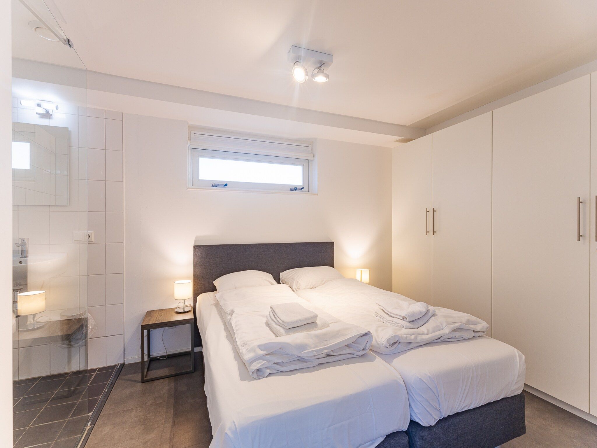 Een slaapkamer van Zonnedorp 19 Modern holiday home Renesse | Beach within walking distance in Renesse