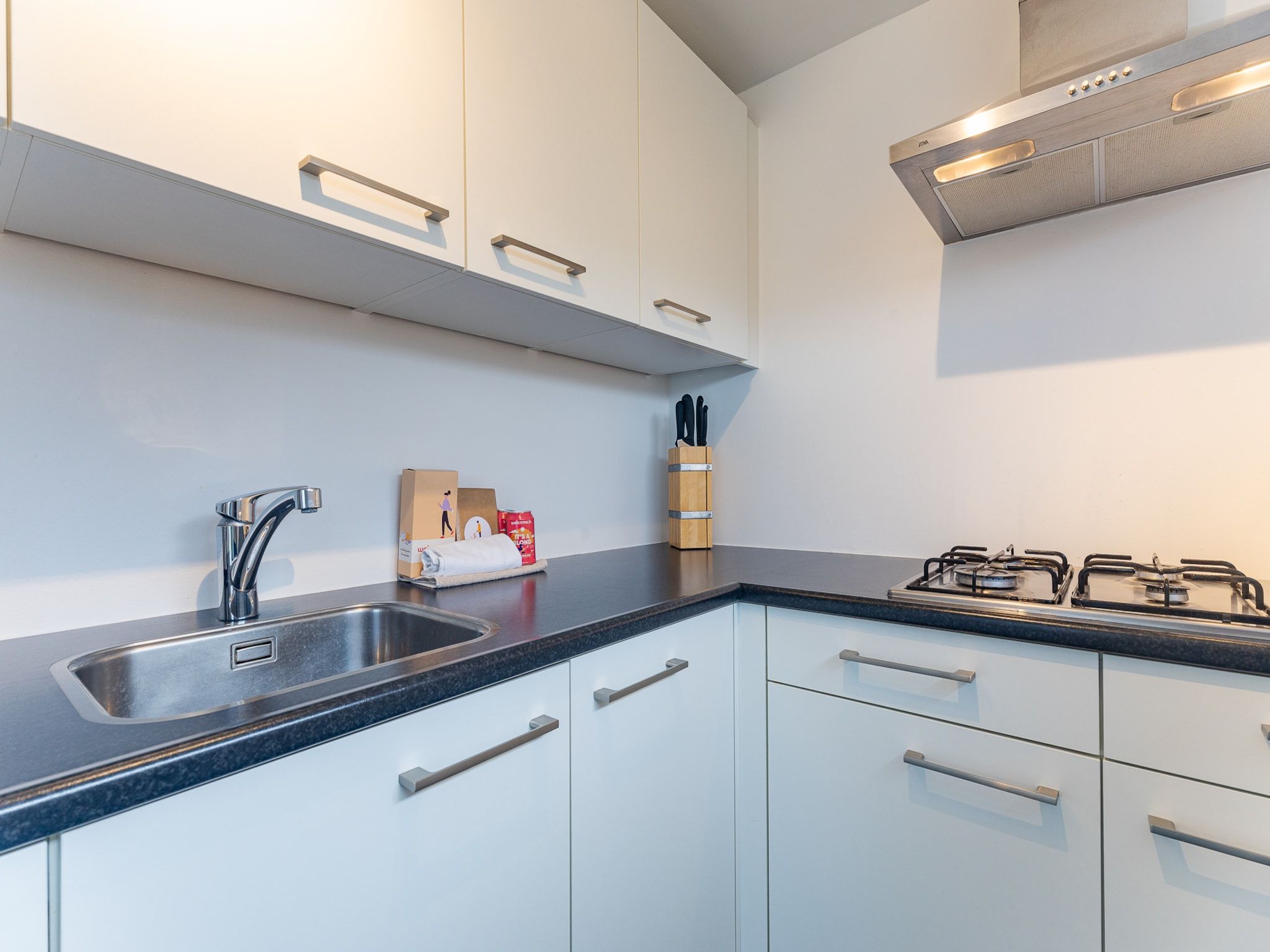 De keuken van Zonnedorp 19 Modern holiday home Renesse | Beach within walking distance in Renesse