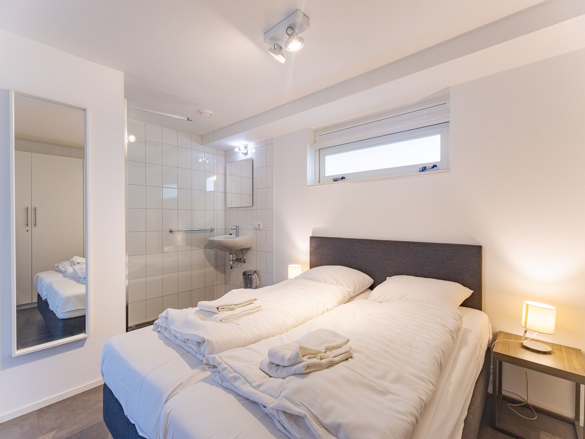 Een slaapkamer van Zonnedorp 19 Modern holiday home Renesse | Beach within walking distance in Renesse