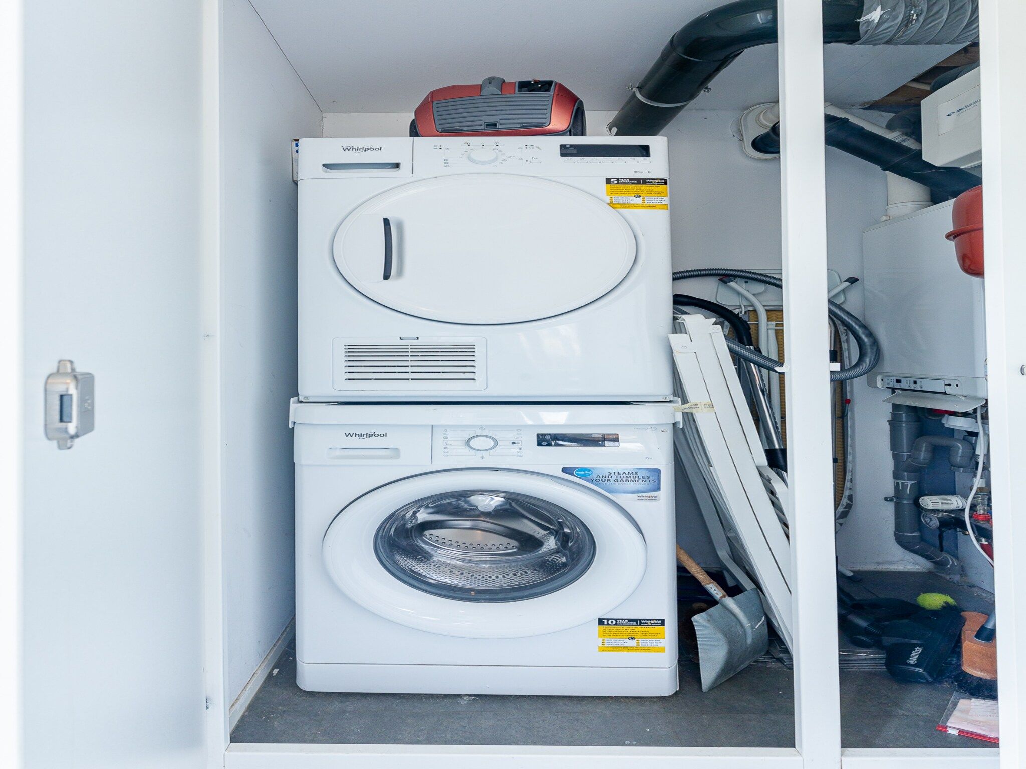 De badkamer van Zonnedorp 19 Modern holiday home Renesse | Beach within walking distance in Renesse