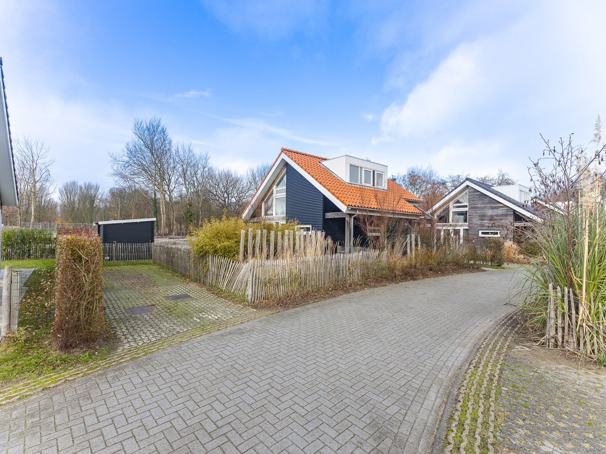 De buitenkant van Zonnedorp 19 Modern holiday home Renesse | Beach within walking distance in Renesse