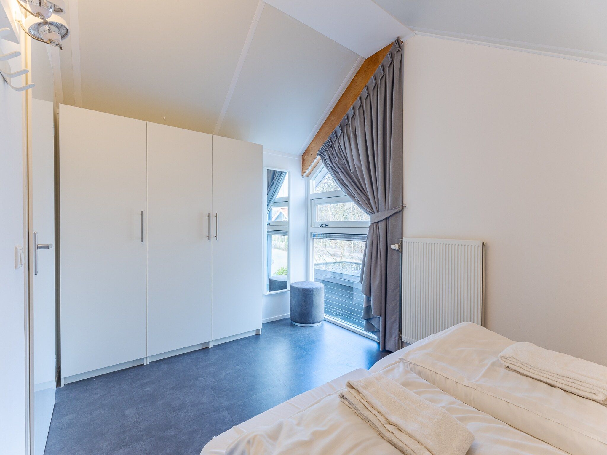 Een slaapkamer van Zonnedorp 19 Modern holiday home Renesse | Beach within walking distance in Renesse