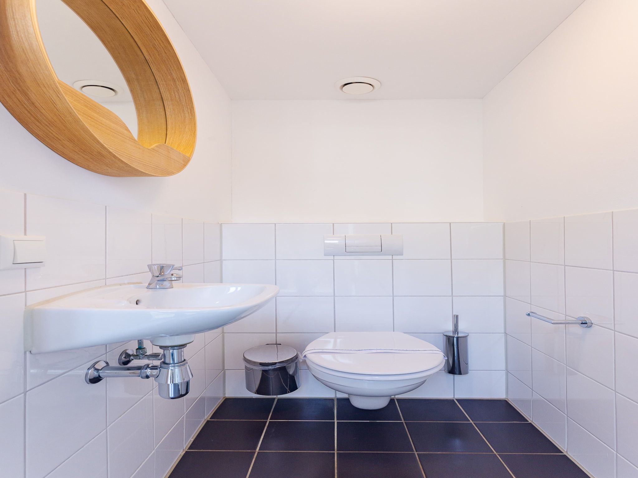 De badkamer van Zonnedorp 19 Modern holiday home Renesse | Beach within walking distance in Renesse