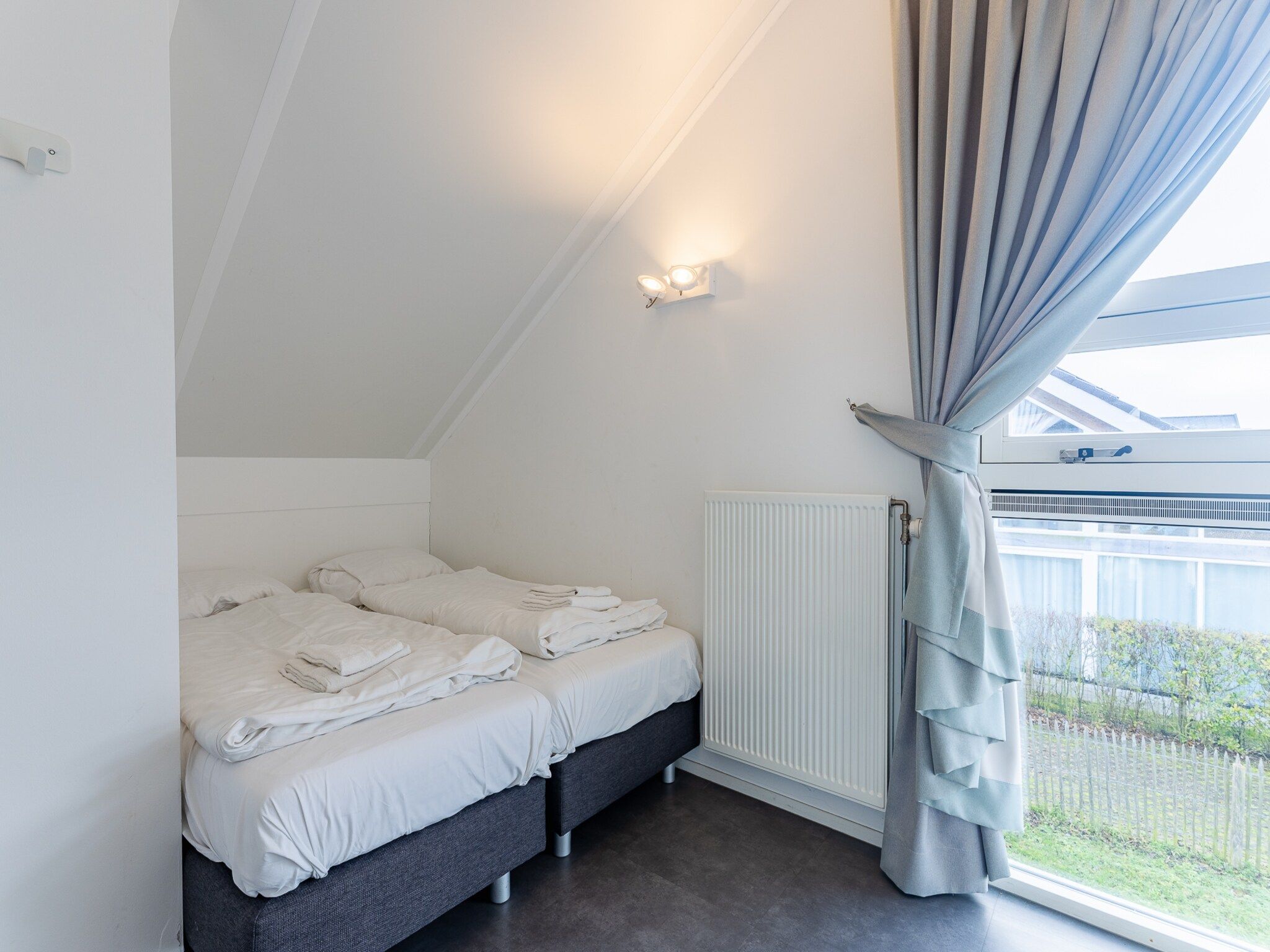 Een slaapkamer van Zonnedorp 19 Modern holiday home Renesse | Beach within walking distance in Renesse