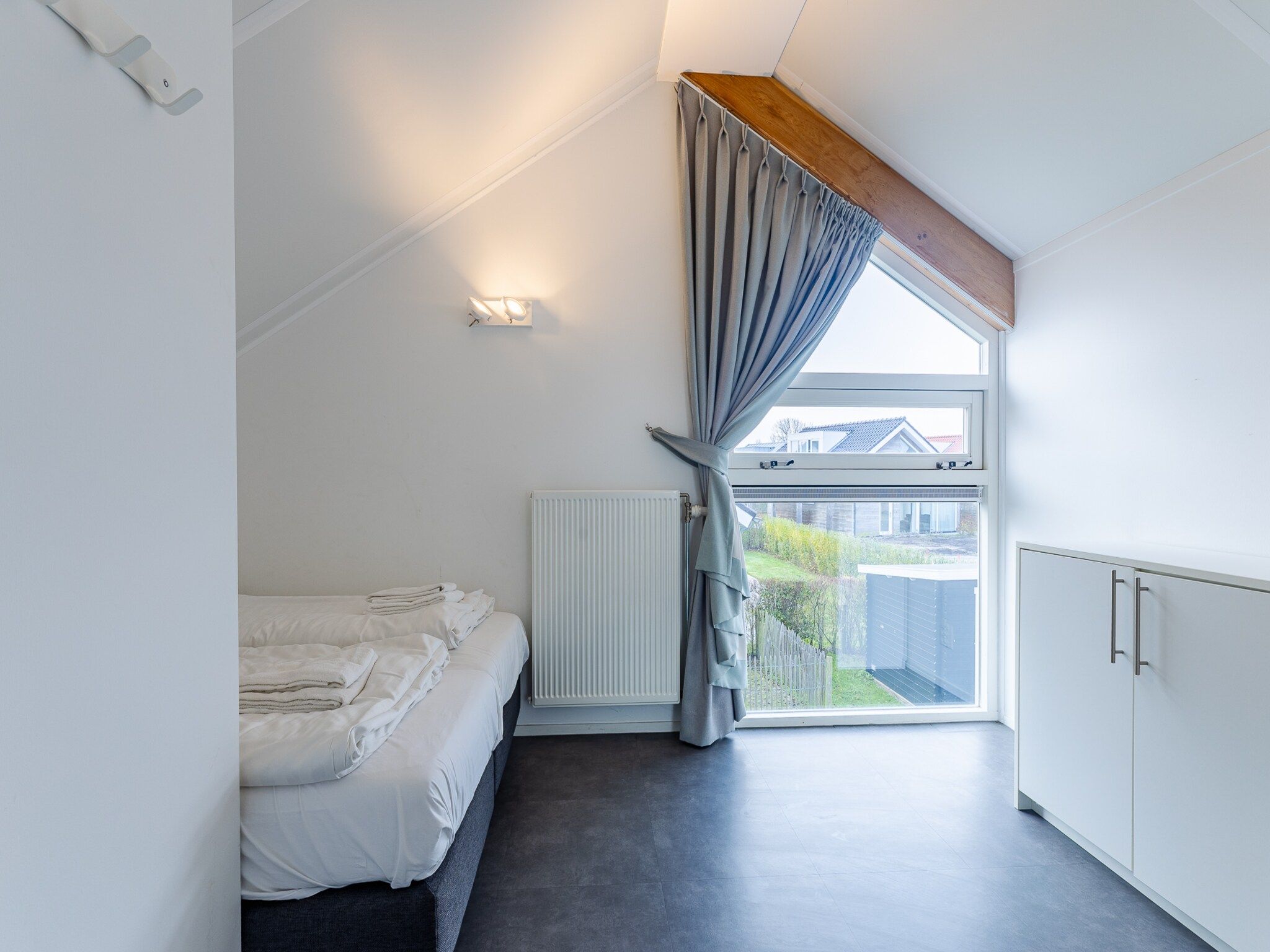 Een slaapkamer van Zonnedorp 19 Modern holiday home Renesse | Beach within walking distance in Renesse