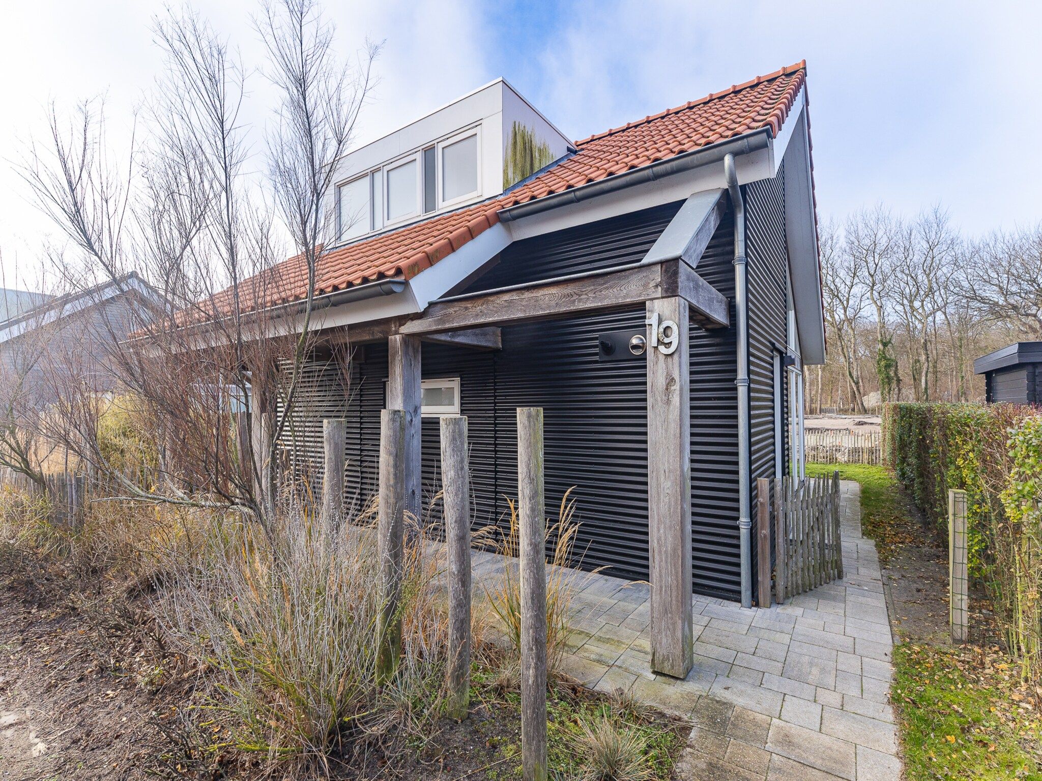 De buitenkant van Zonnedorp 19 Modern holiday home Renesse | Beach within walking distance in Renesse