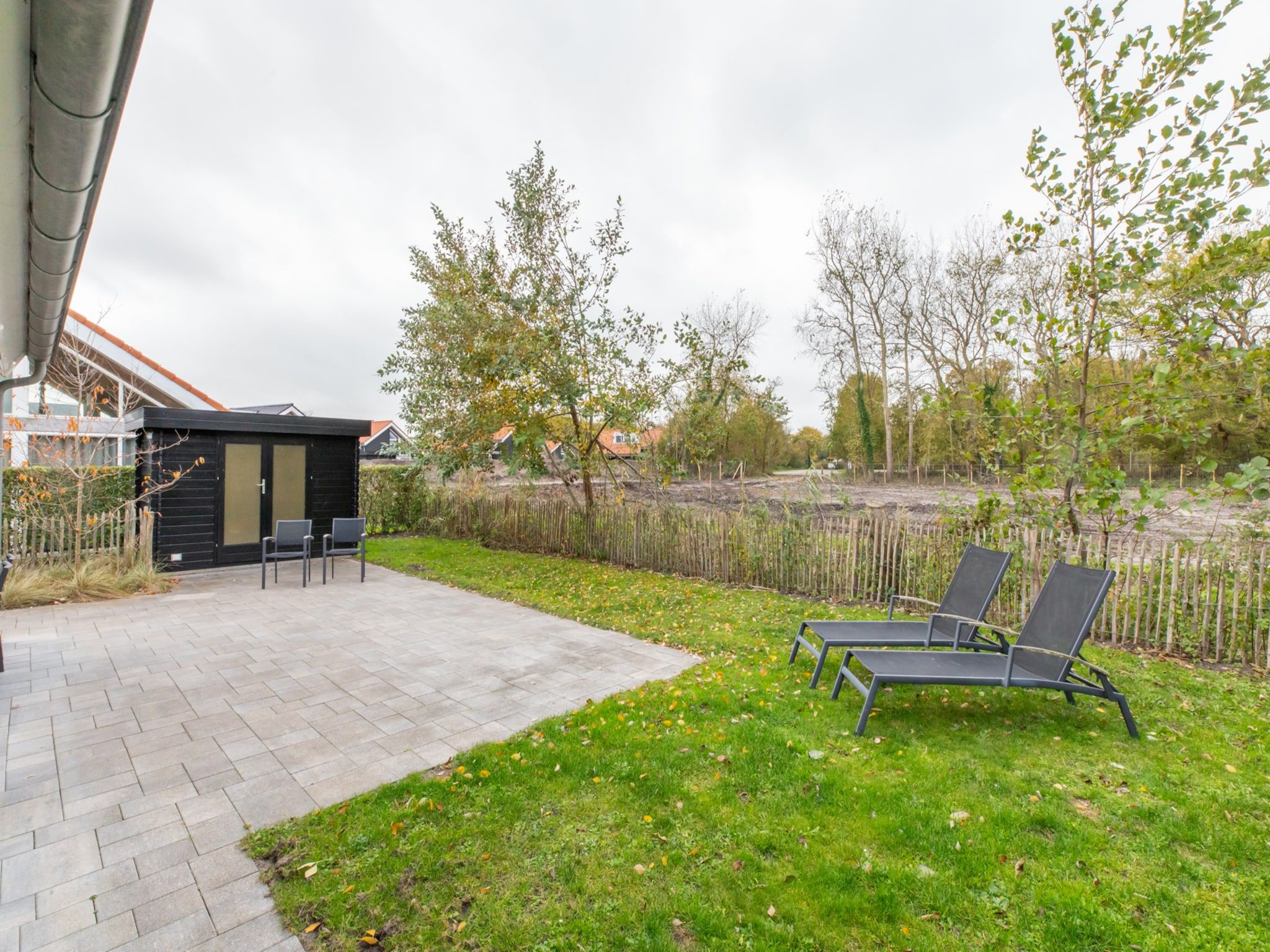 De tuin van Zonnedorp 21  Beach Villa Joya Renesse | Luxury Beach Villa with Sauna in Renesse