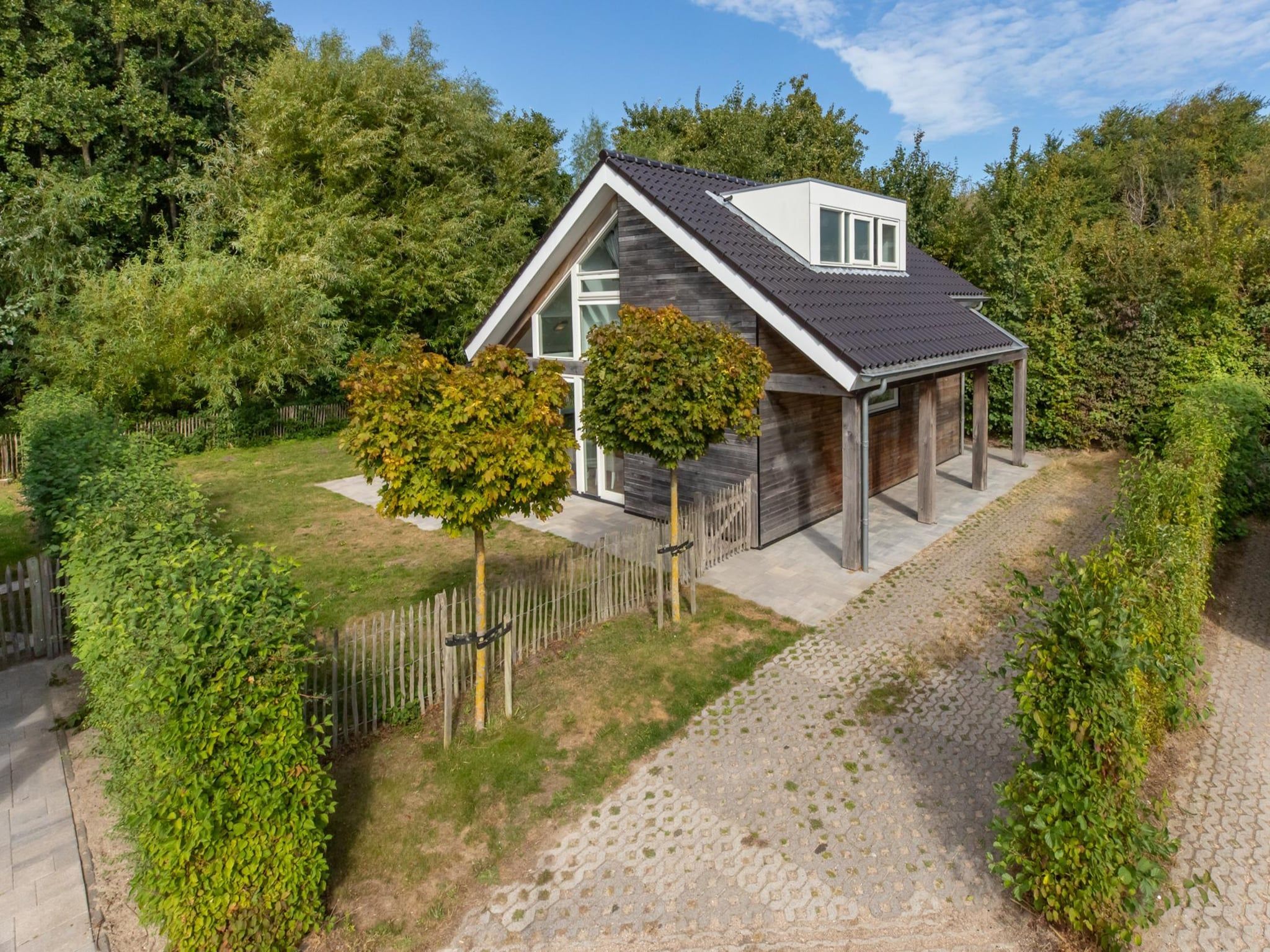 De buitenkant van Zonnedorp 23 Zeeland Huis Renesse: Luxury Beach Holiday | Close to North Sea in Renesse