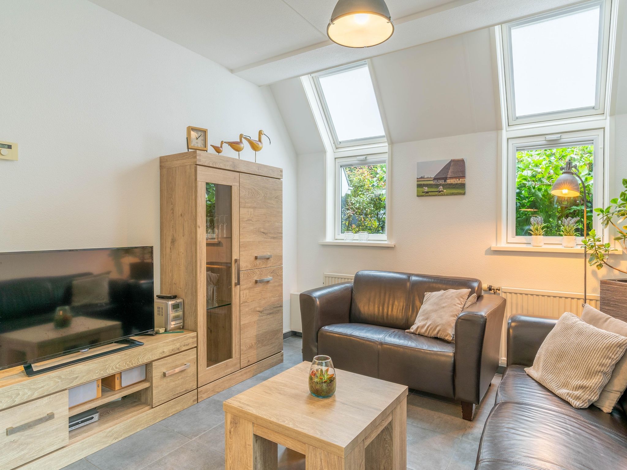 De woonkamer van Nieuwlanderweg 51 in De Waal