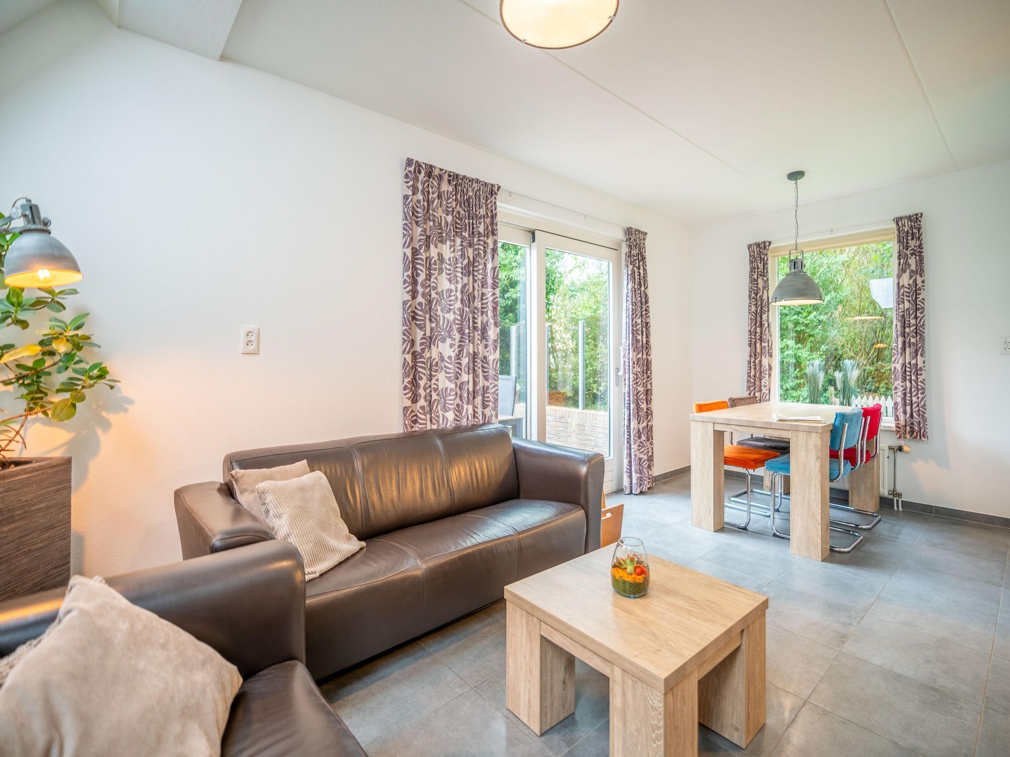 De woonkamer van Nieuwlanderweg 51 in De Waal