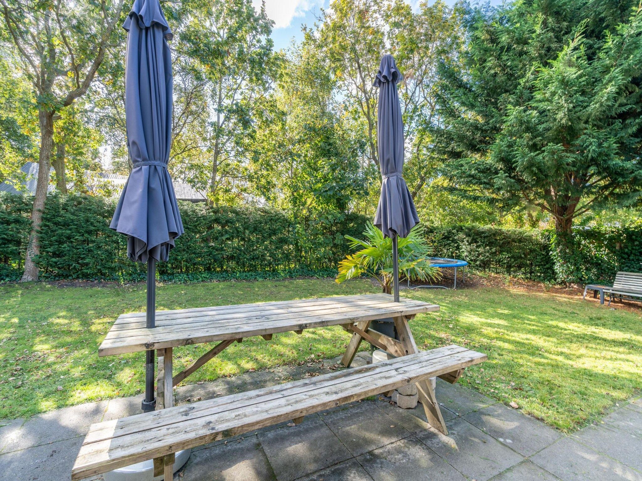 De tuin van Pelikaanweg 21 in De Koog