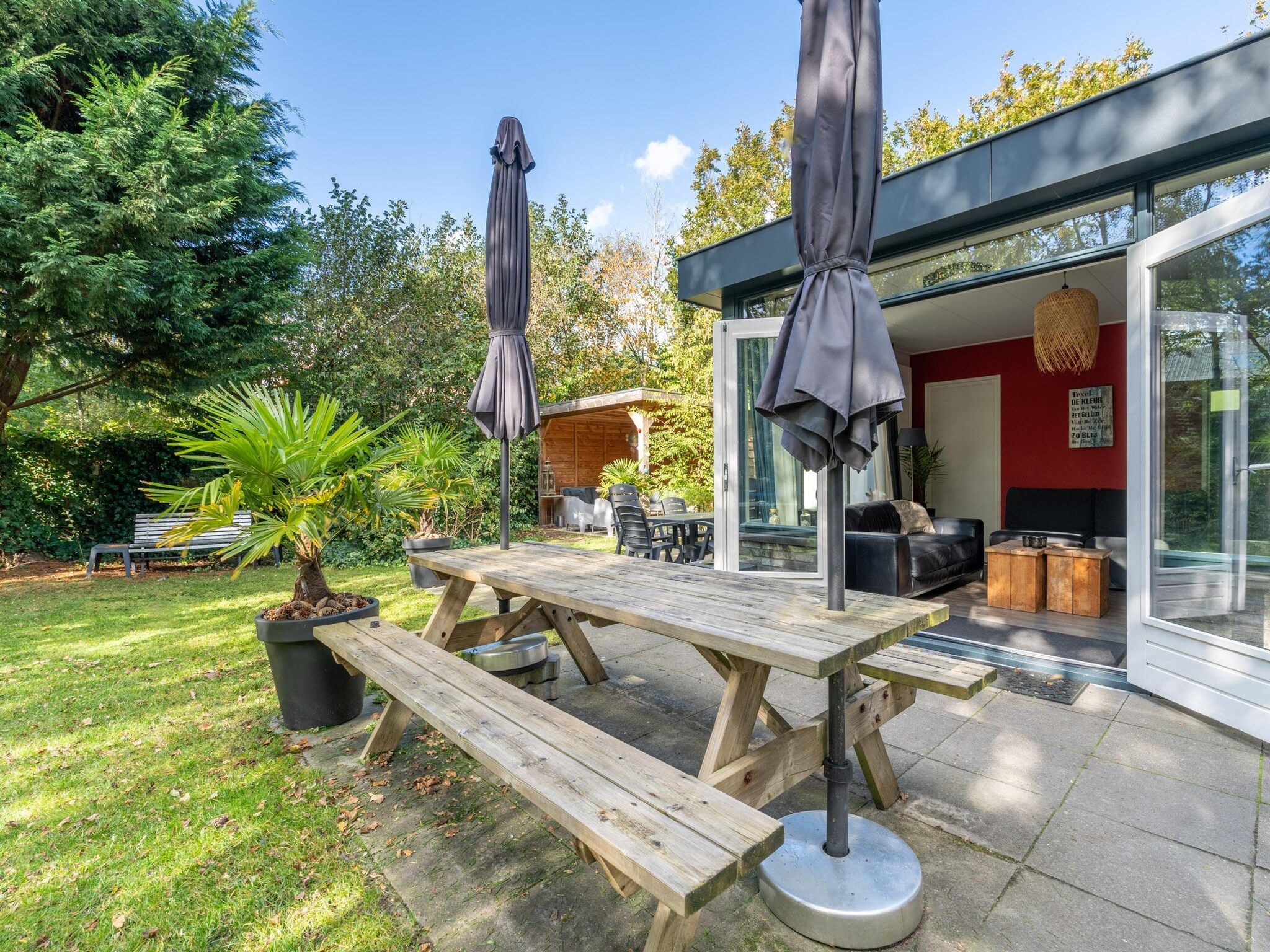 Het terras van Pelikaanweg 21 in De Koog