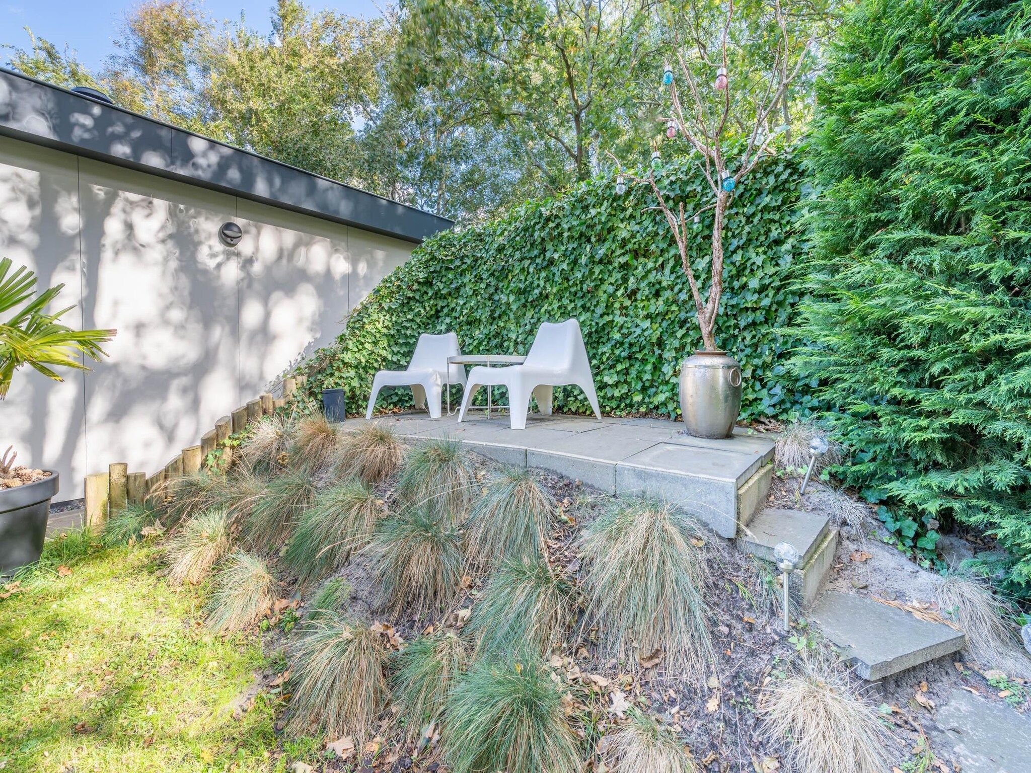 De tuin van Pelikaanweg 21 in De Koog