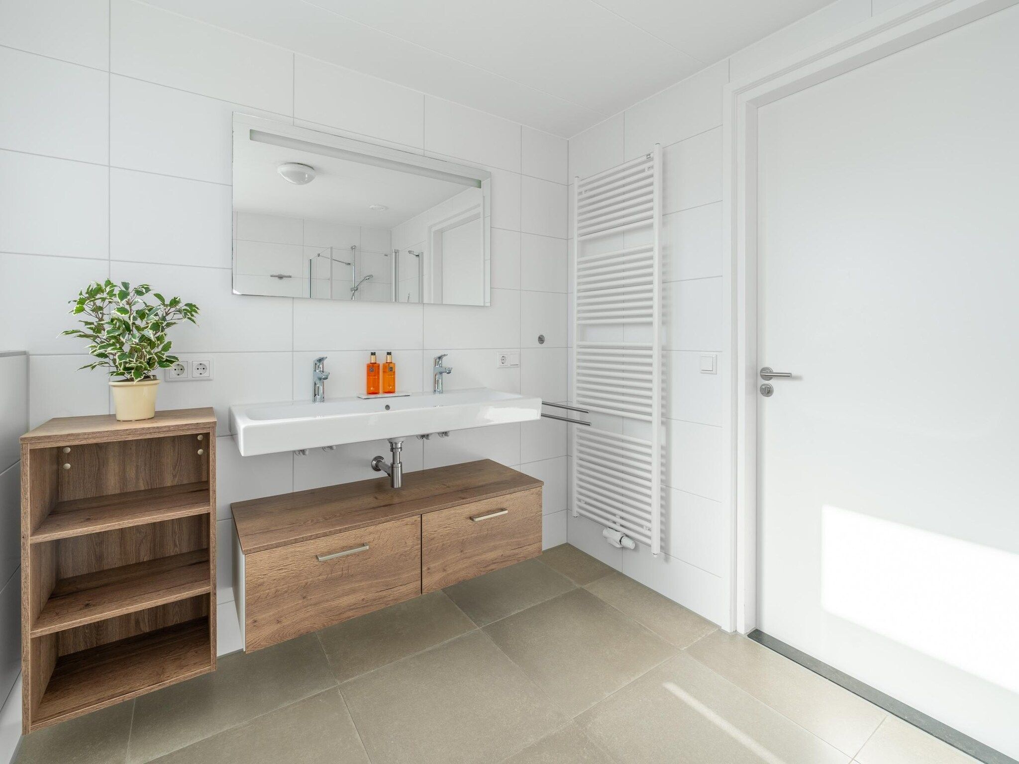 De badkamer van Tempelierweg 23 in Den Burg