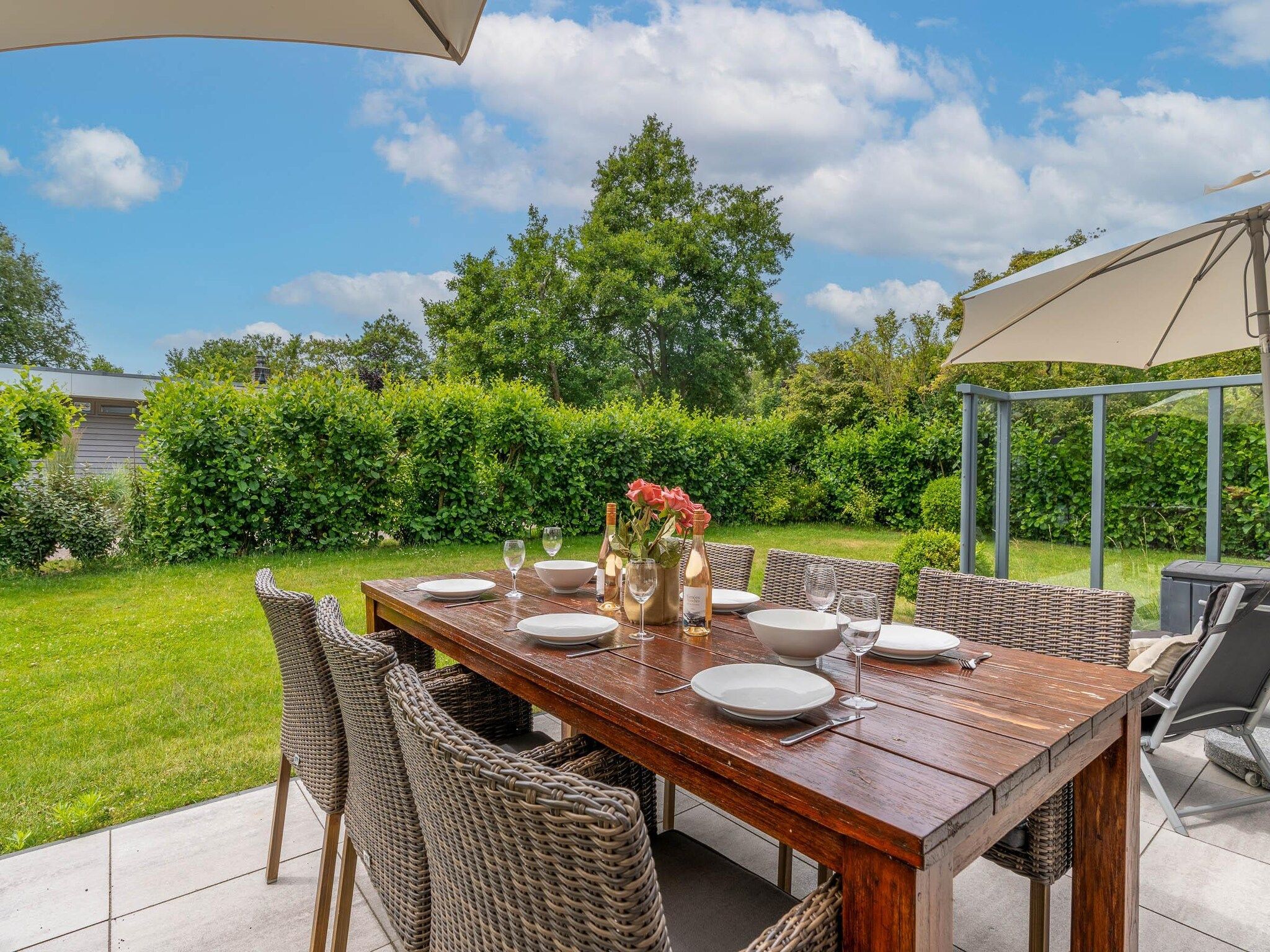 Het terras van Tempelierweg 23 in Den Burg