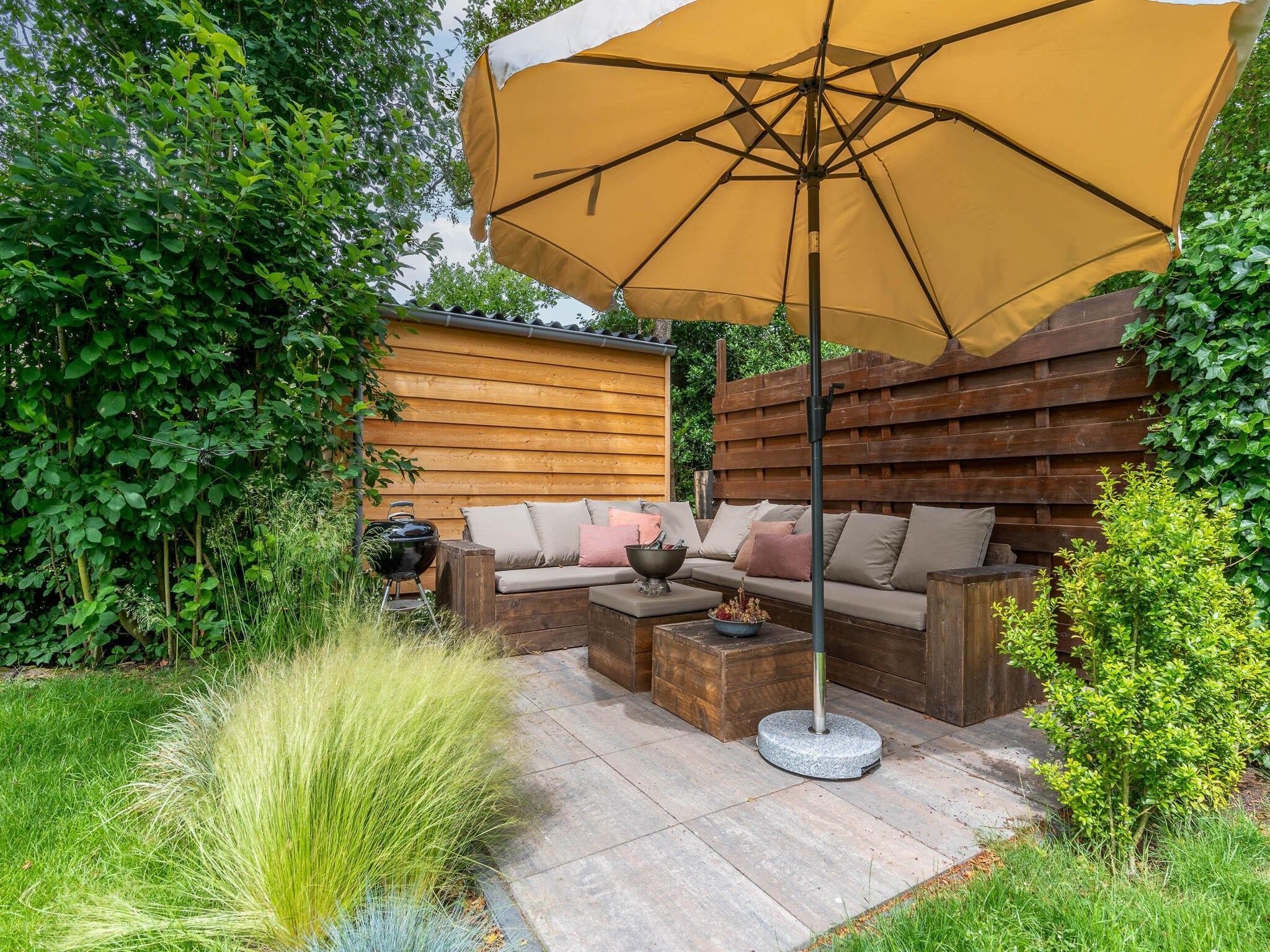 Het terras van Tempelierweg 23 in Den Burg