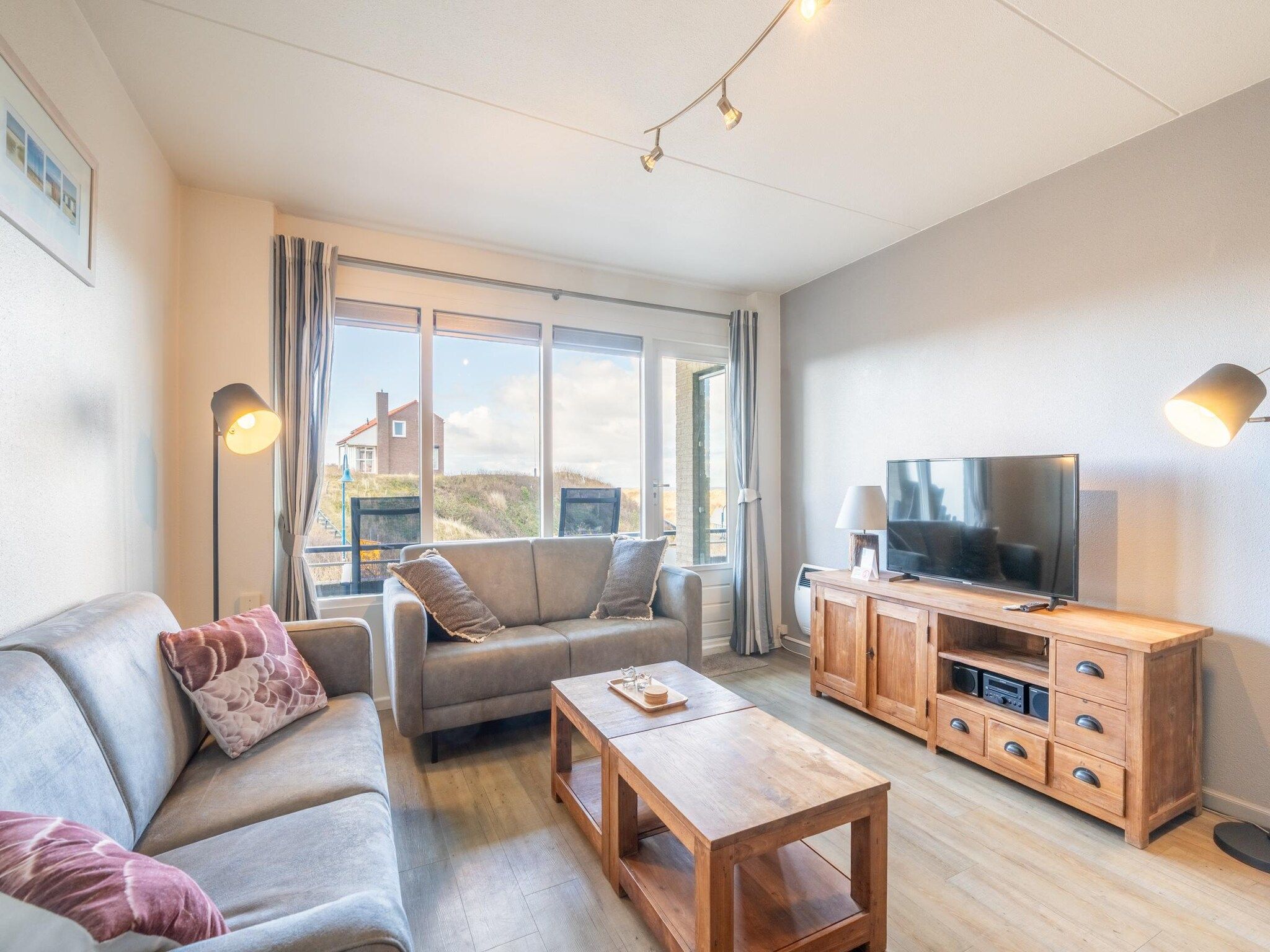 De woonkamer van Juliana 046 in De Koog