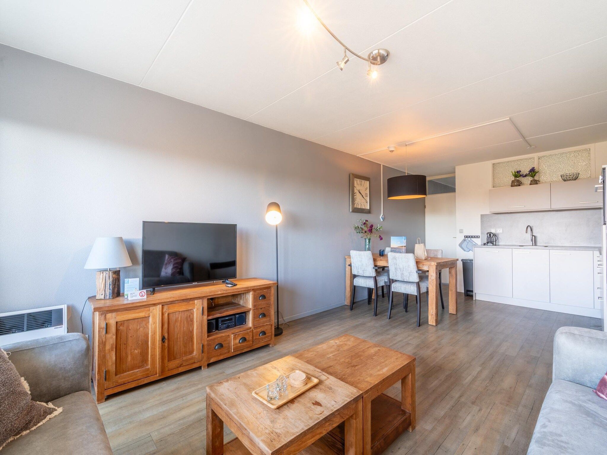 De woonkamer van Juliana 046 in De Koog