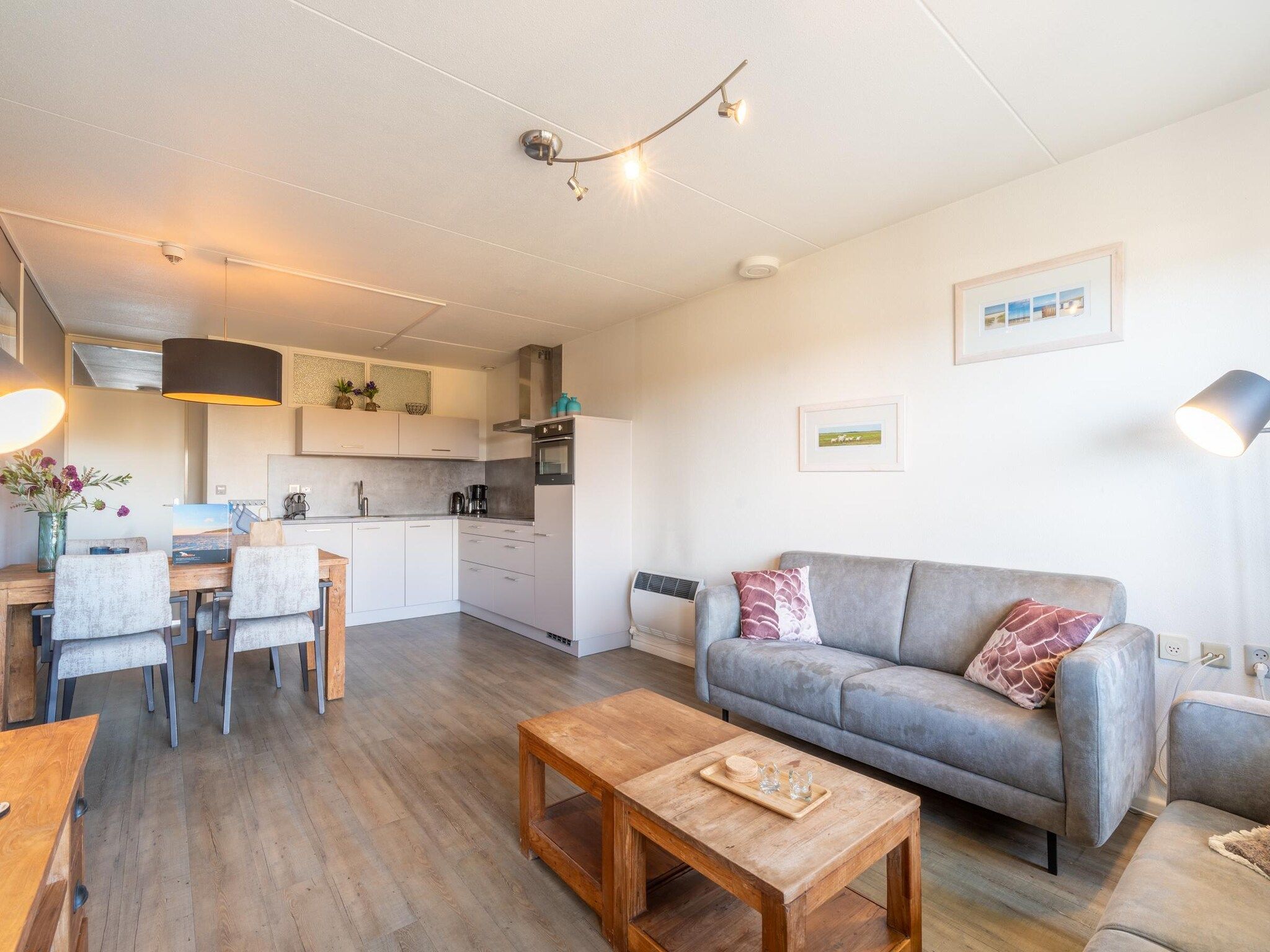 De woonkamer van Juliana 046 in De Koog