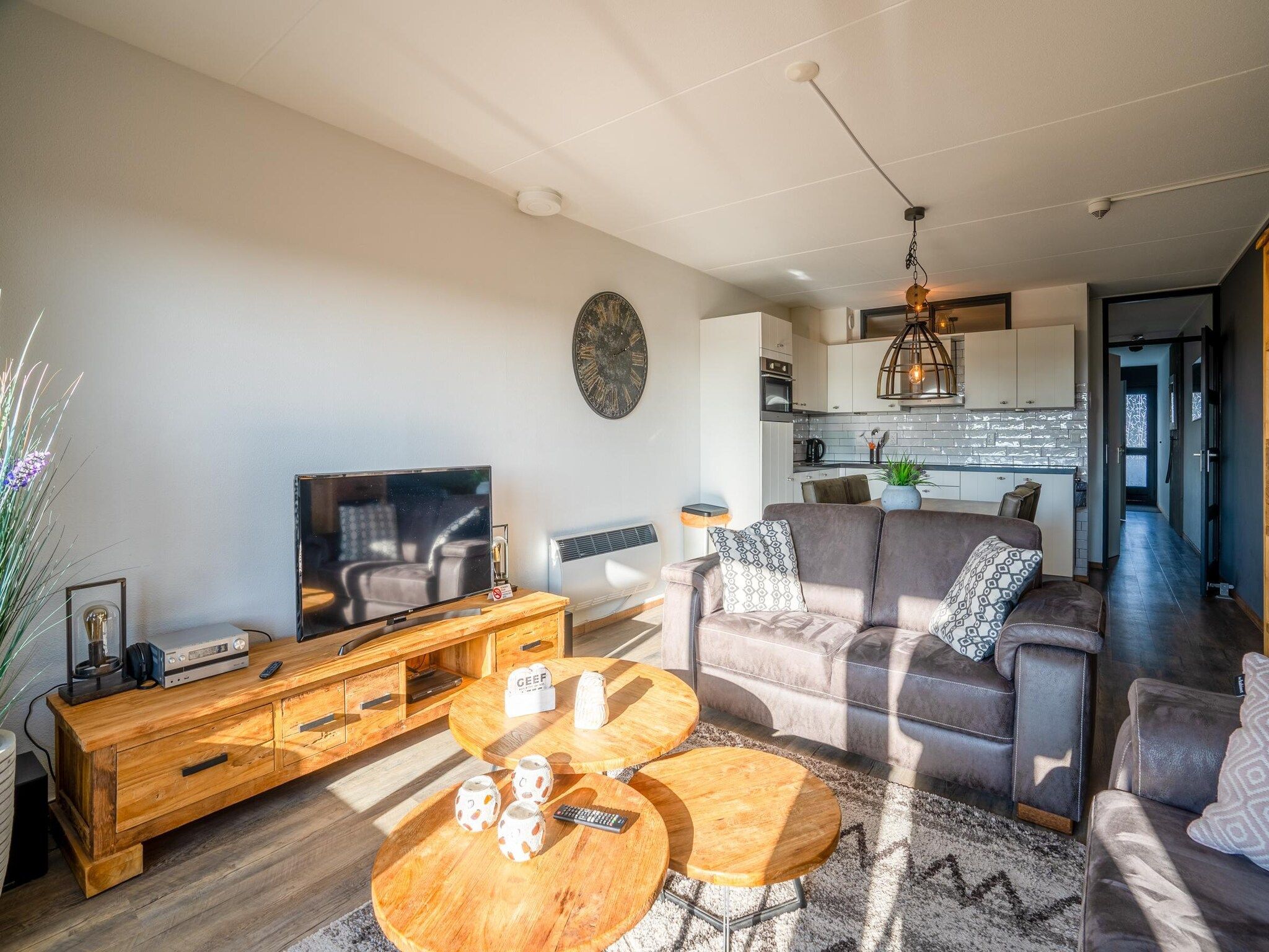 De woonkamer van Juliana 048 in De Koog