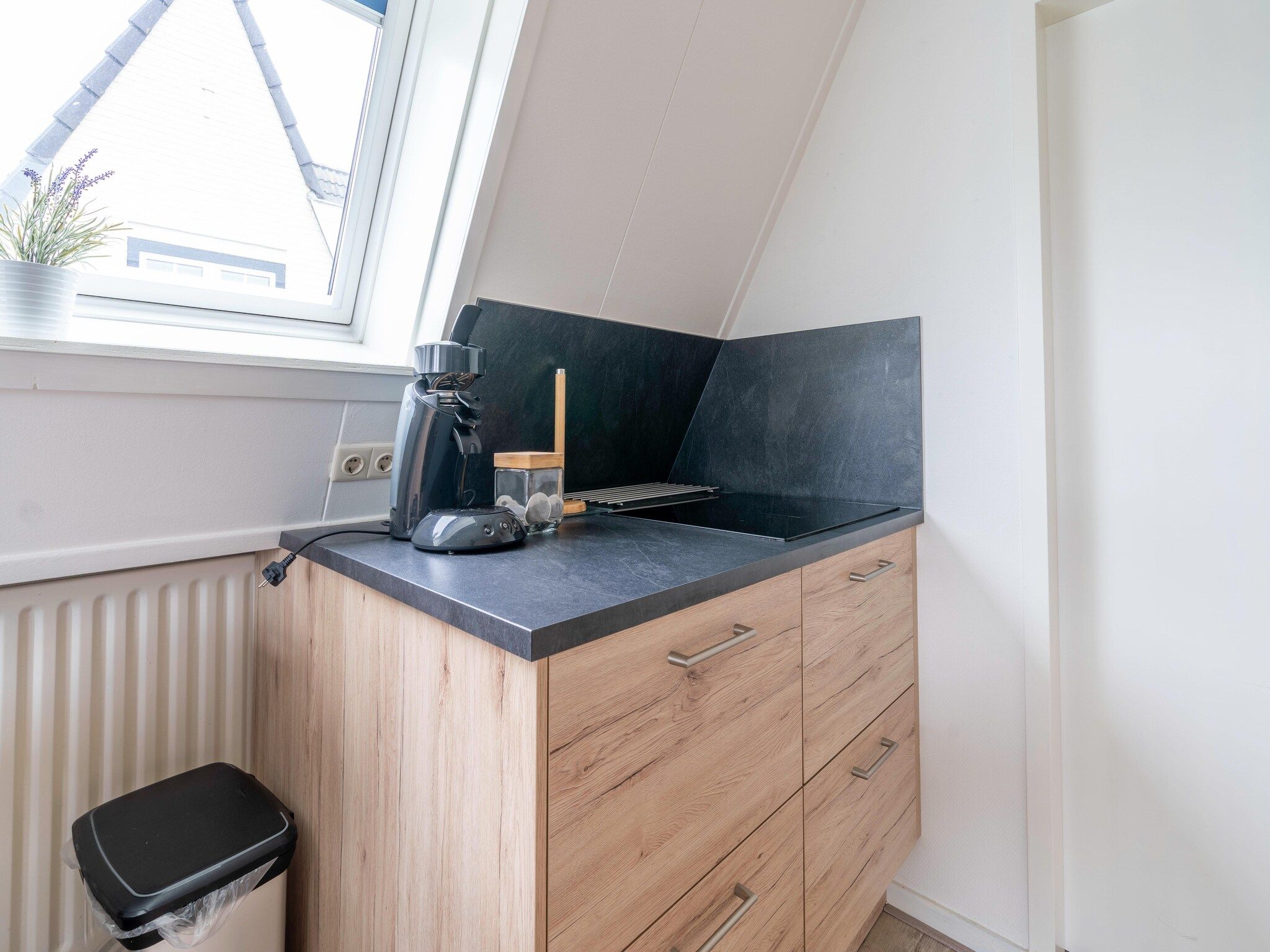 De woonkamer van De Anna 224 - Wind in De Koog