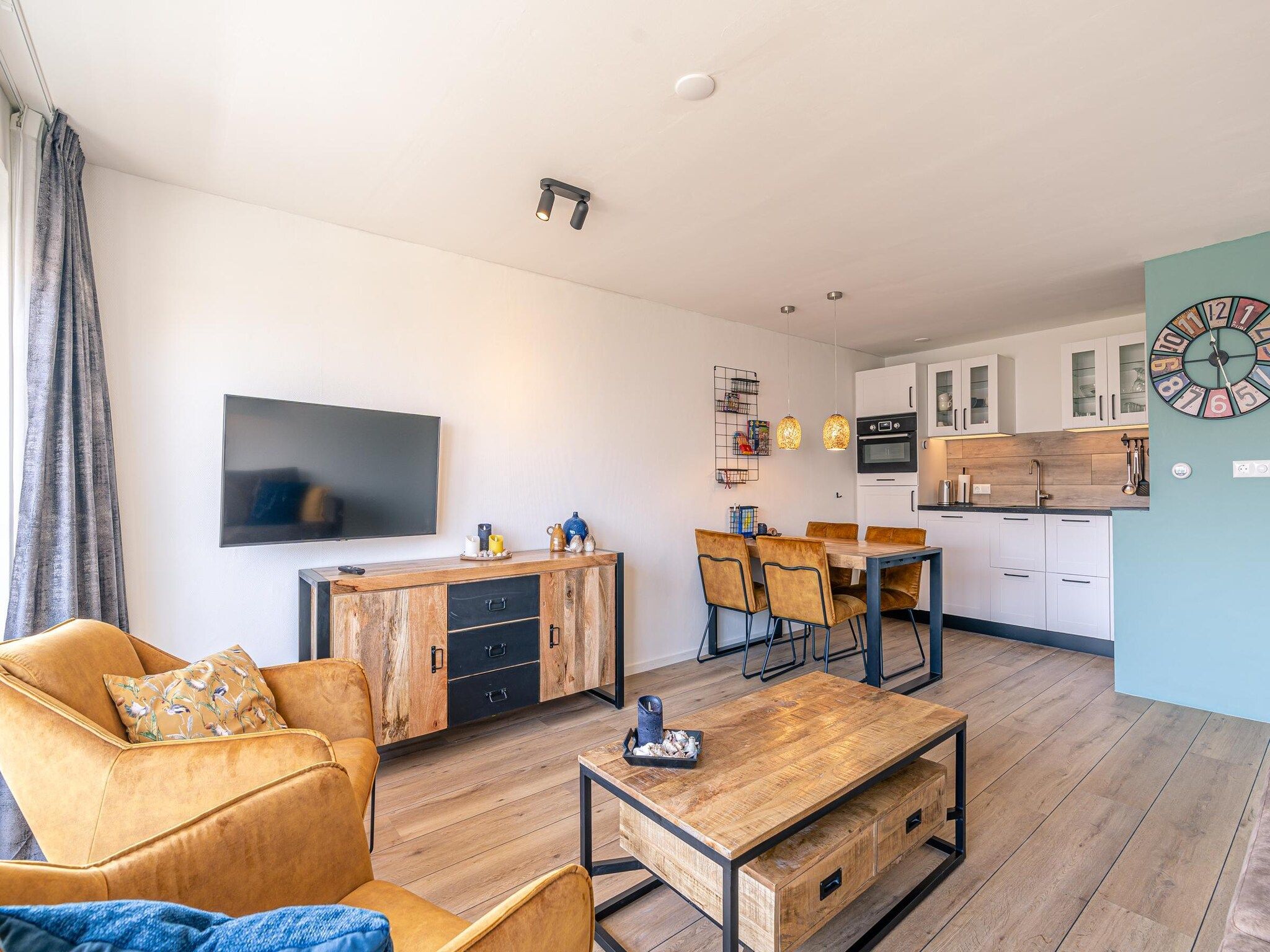 De woonkamer van De Anna 220 - Zand in De Koog