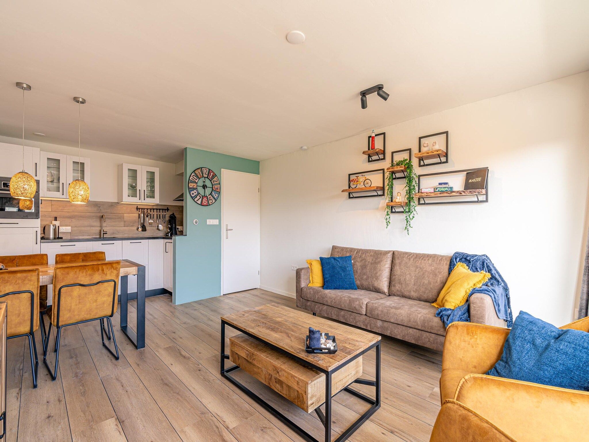 De woonkamer van De Anna 220 - Zand in De Koog