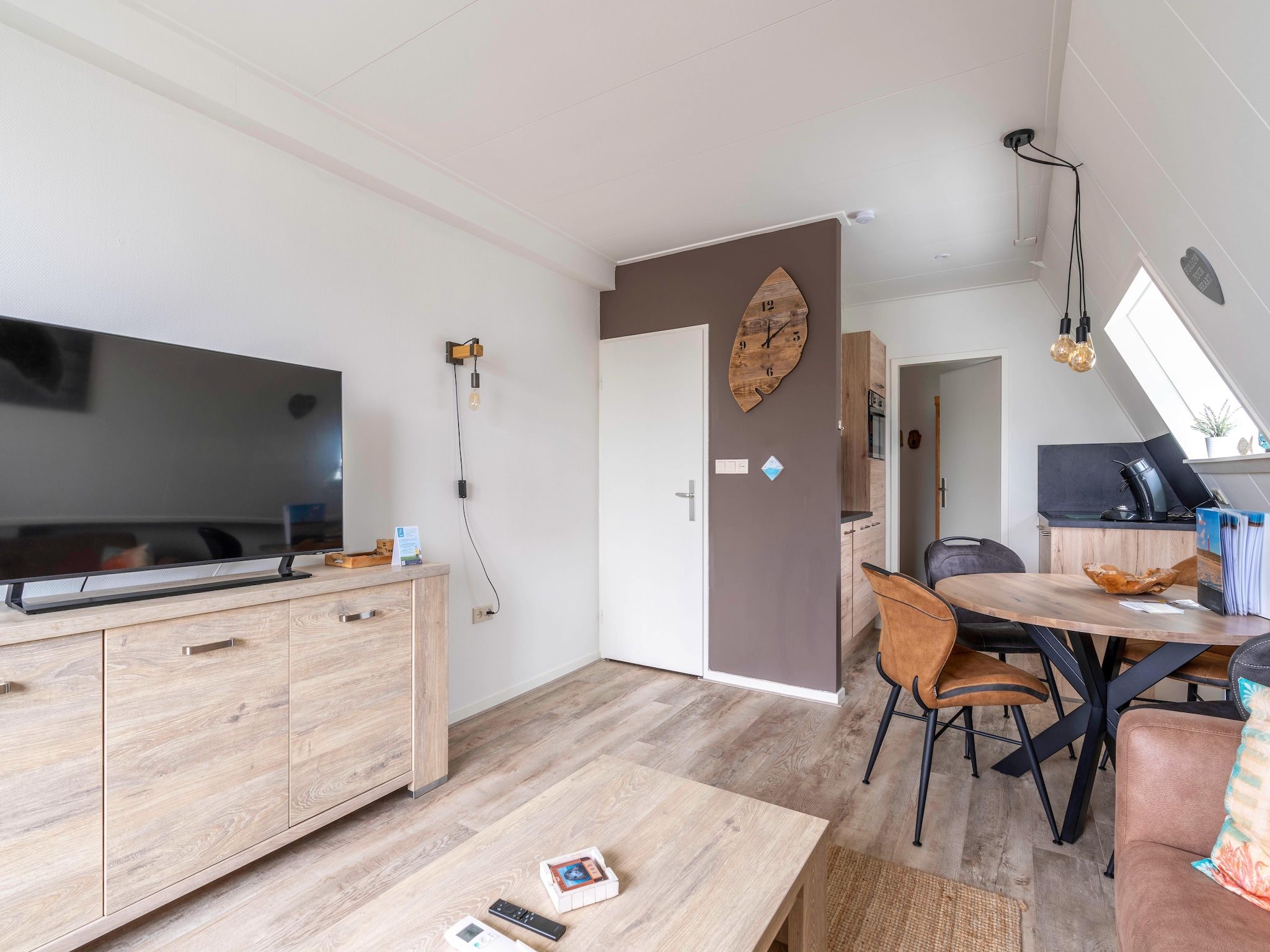 De woonkamer van De Anna 222 - Strand in De Koog