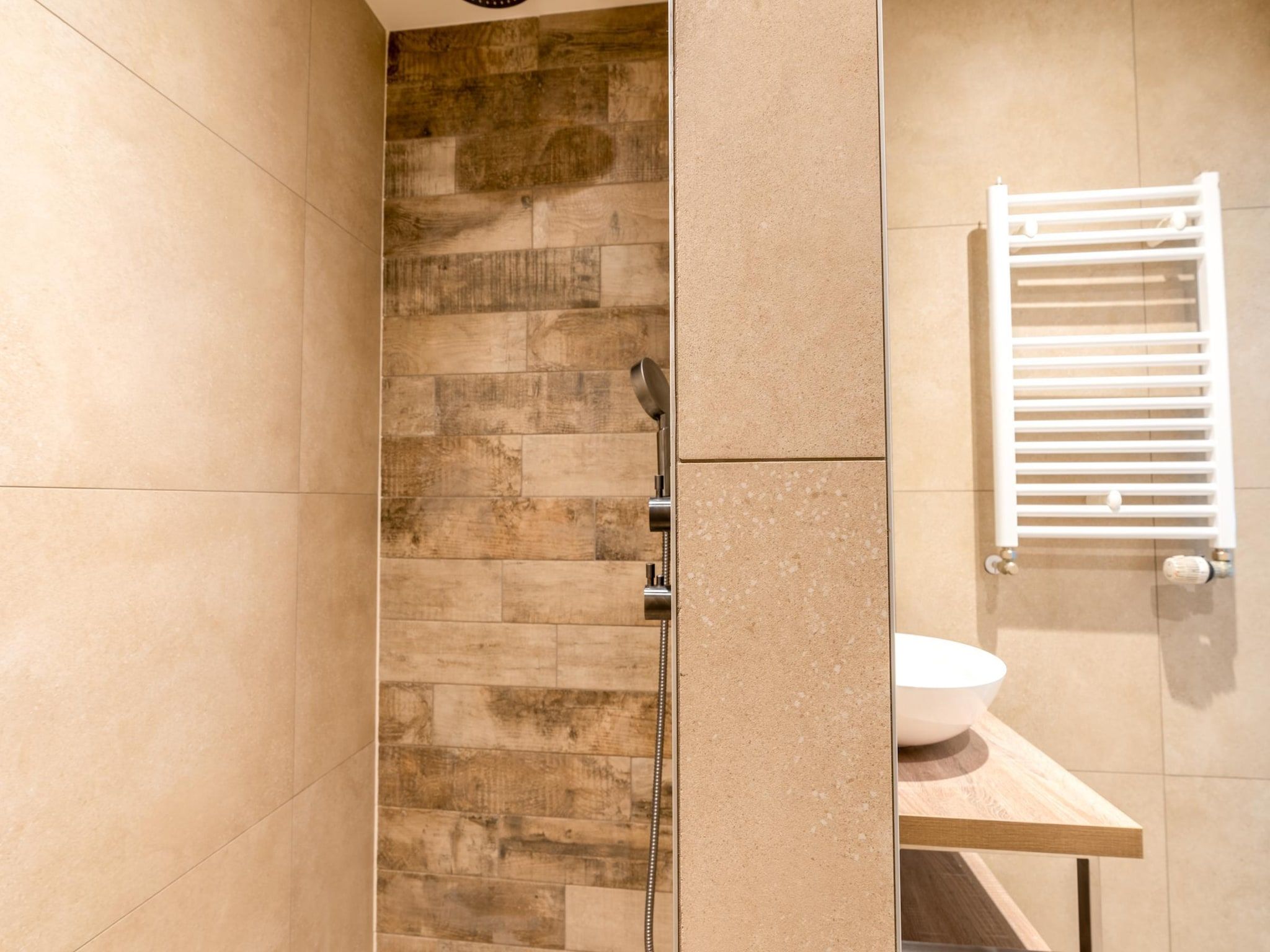 De badkamer van De Anna 222 - Strand in De Koog