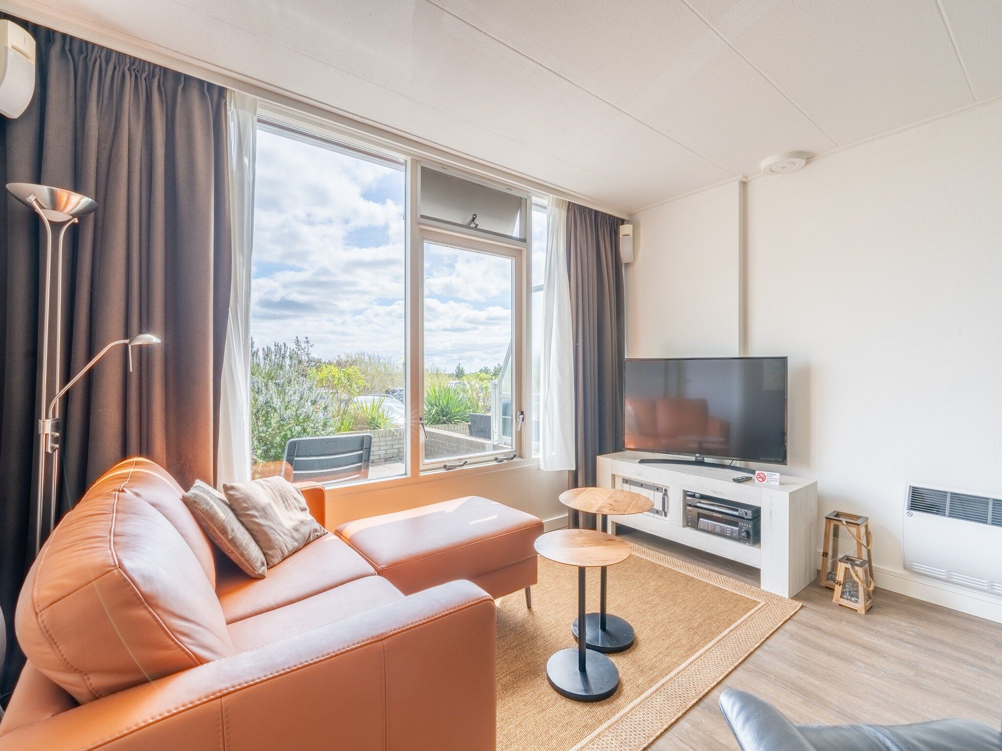 De woonkamer van Juliana 072 in De Koog