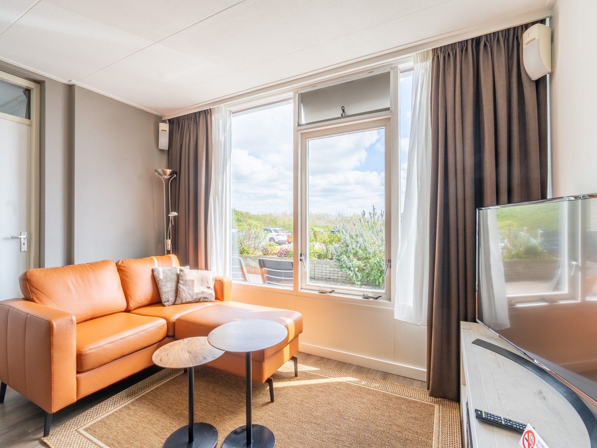 De woonkamer van Juliana 072 in De Koog