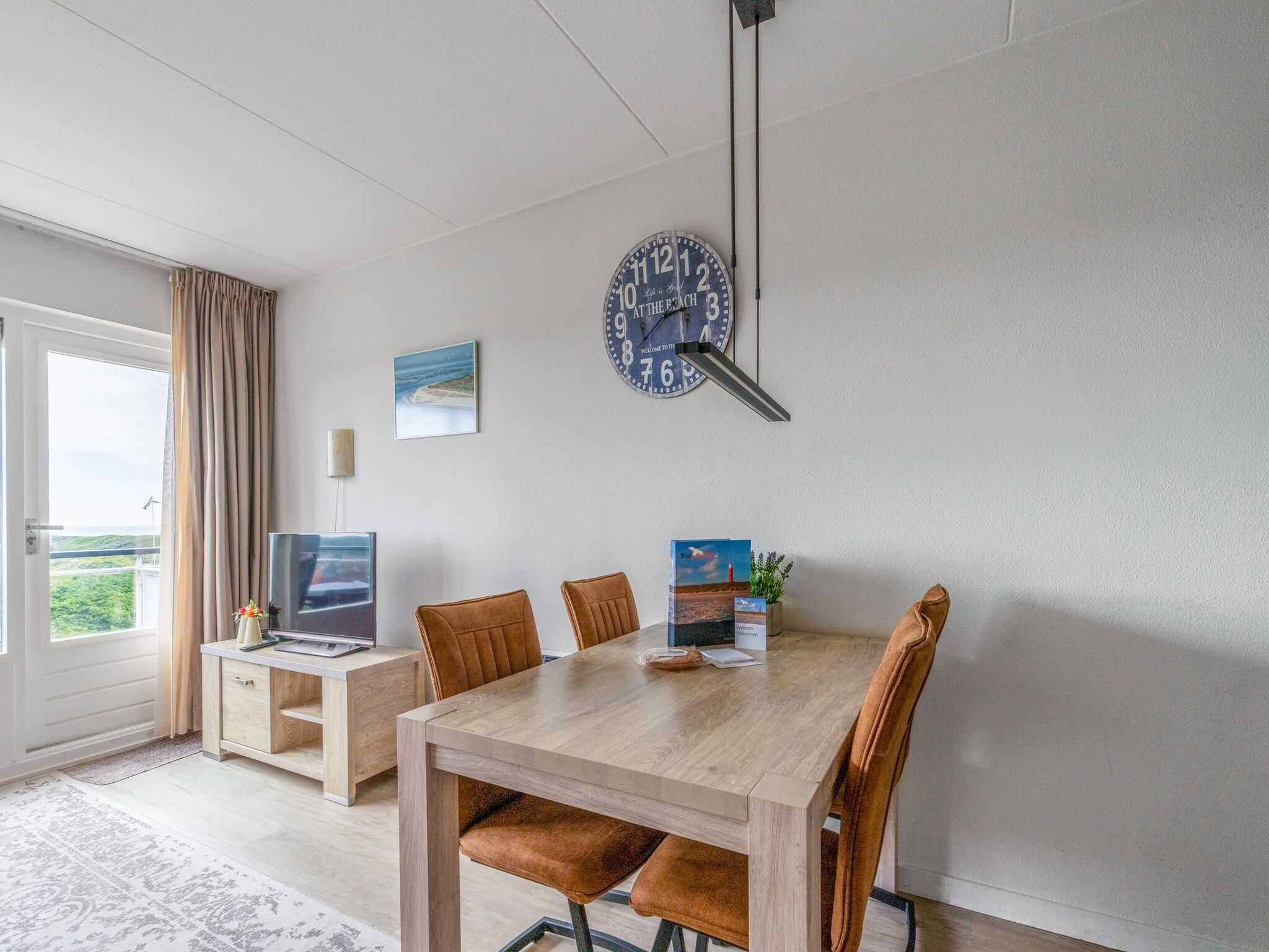 De eetkamer van Juliana 138 in De Koog