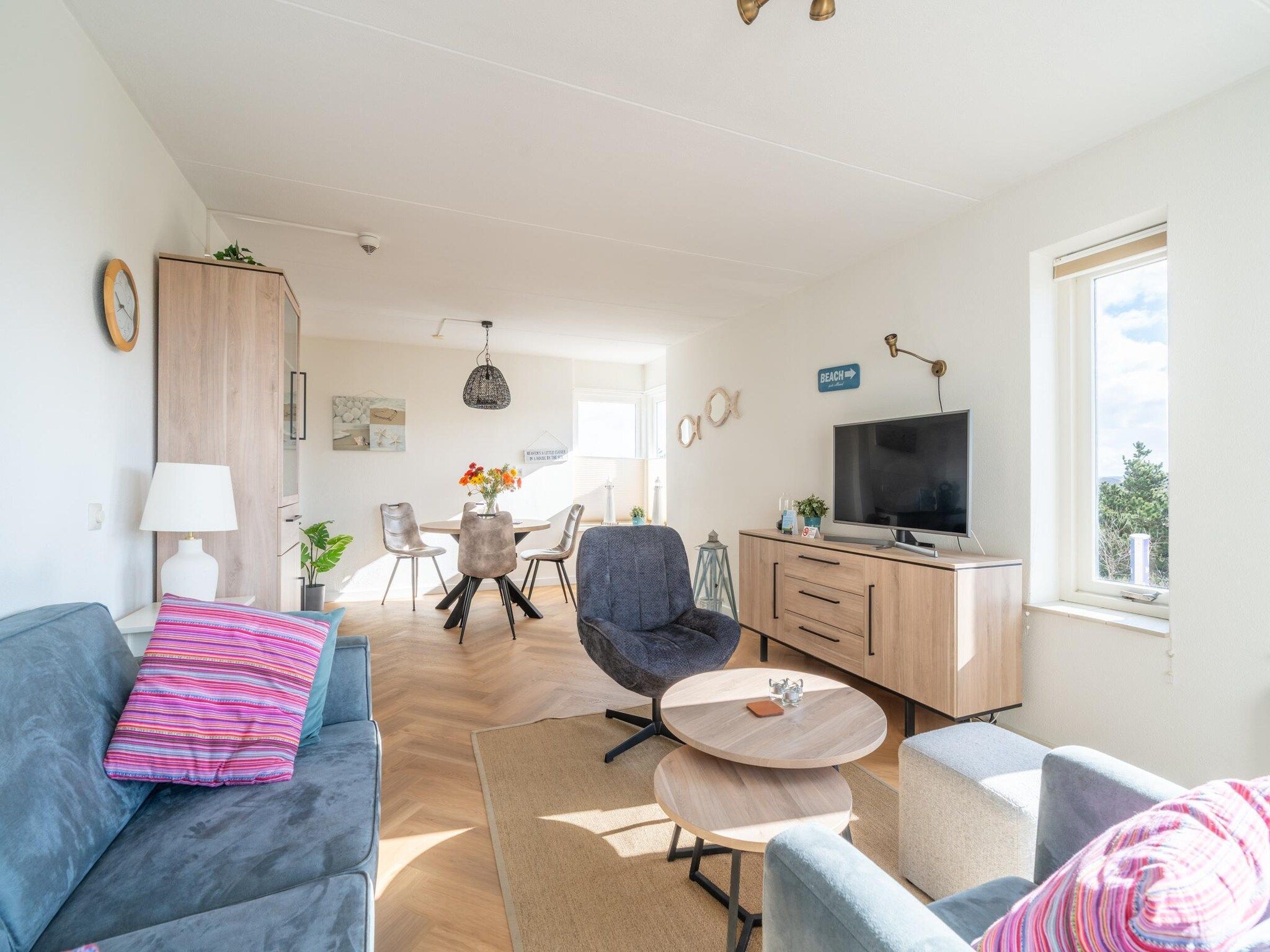 De woonkamer van Juliana 036 in De Koog