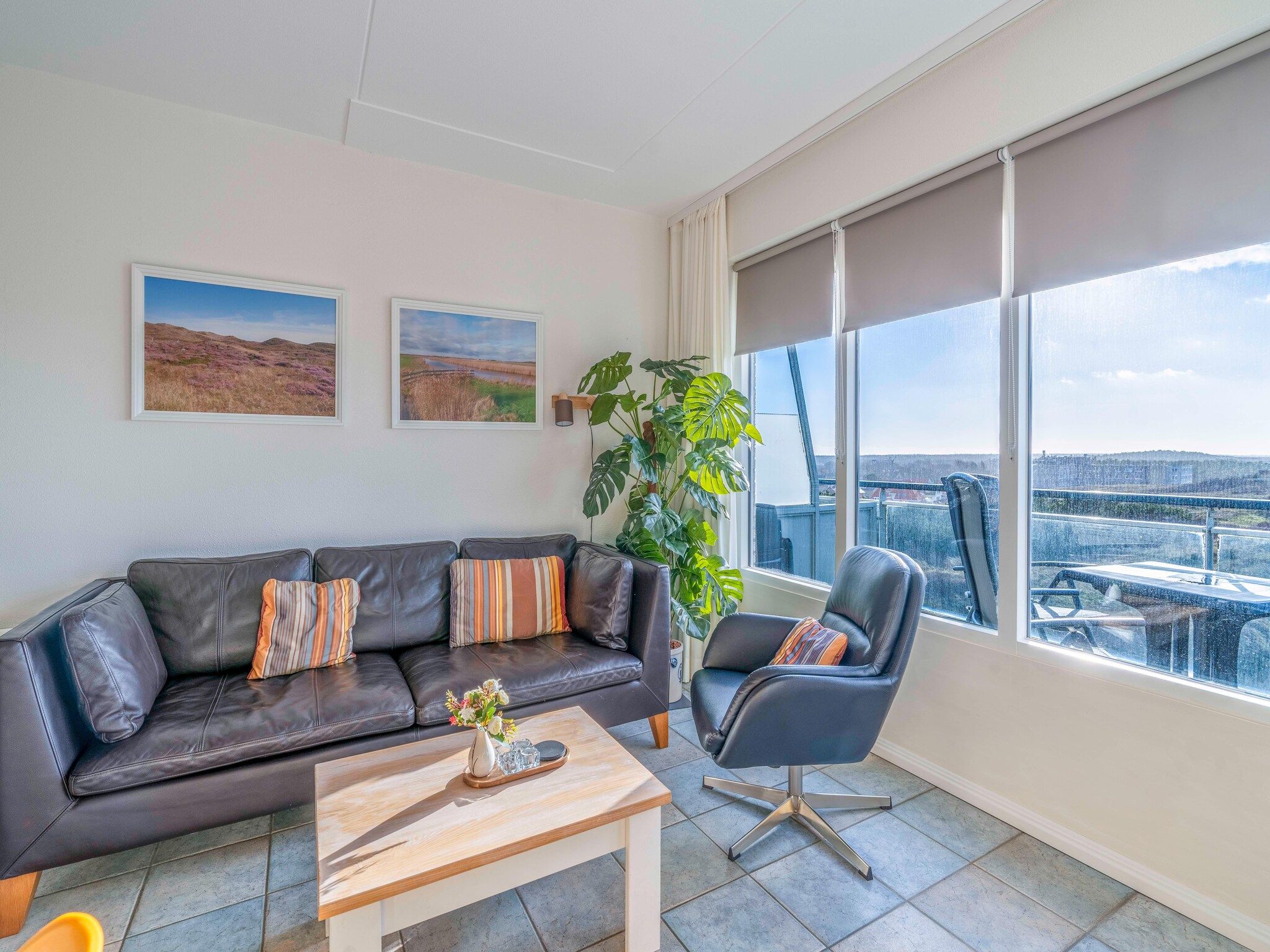 De woonkamer van Juliana 142 in De Koog