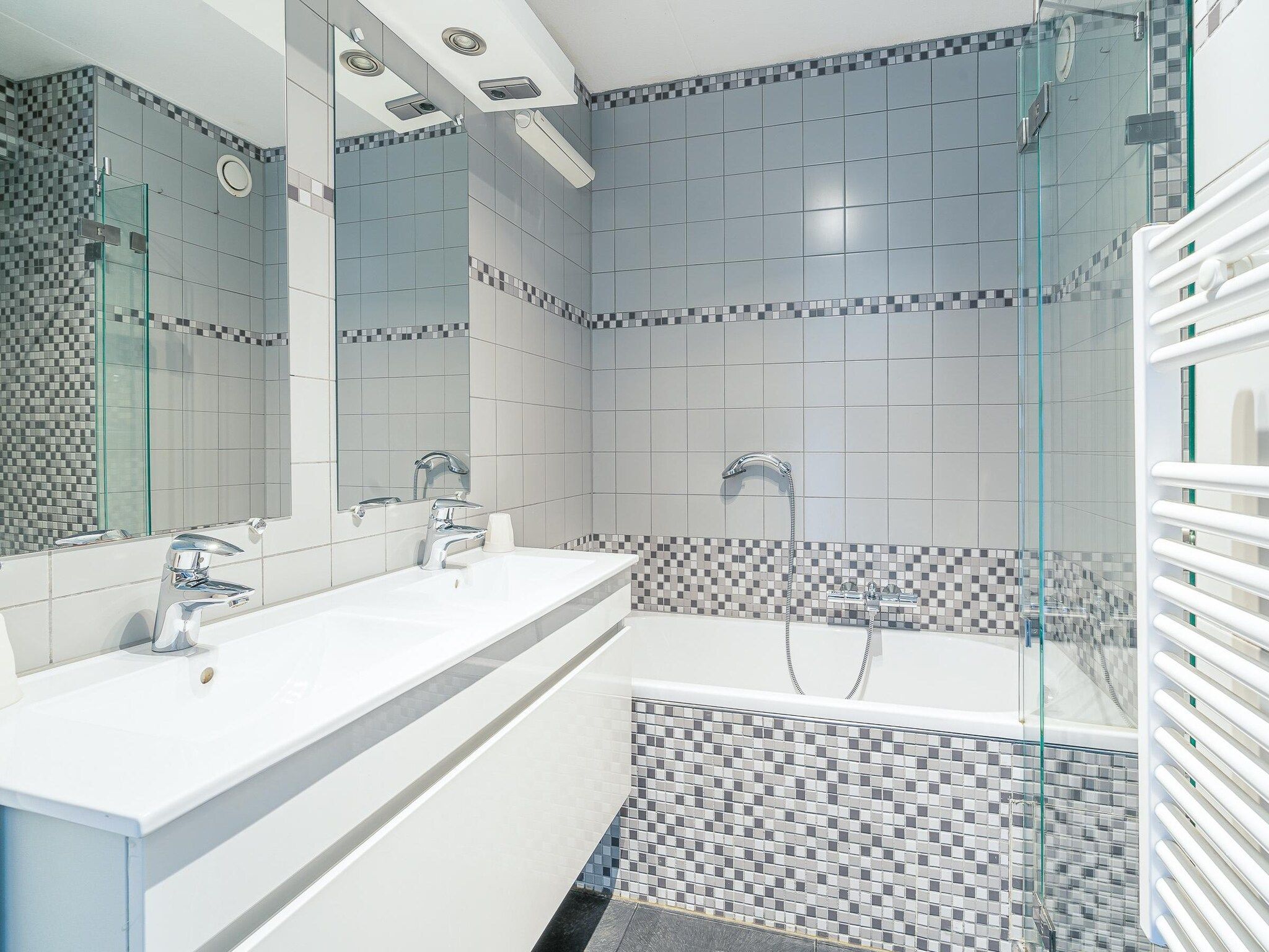 De badkamer van Juliana 148 in De Koog