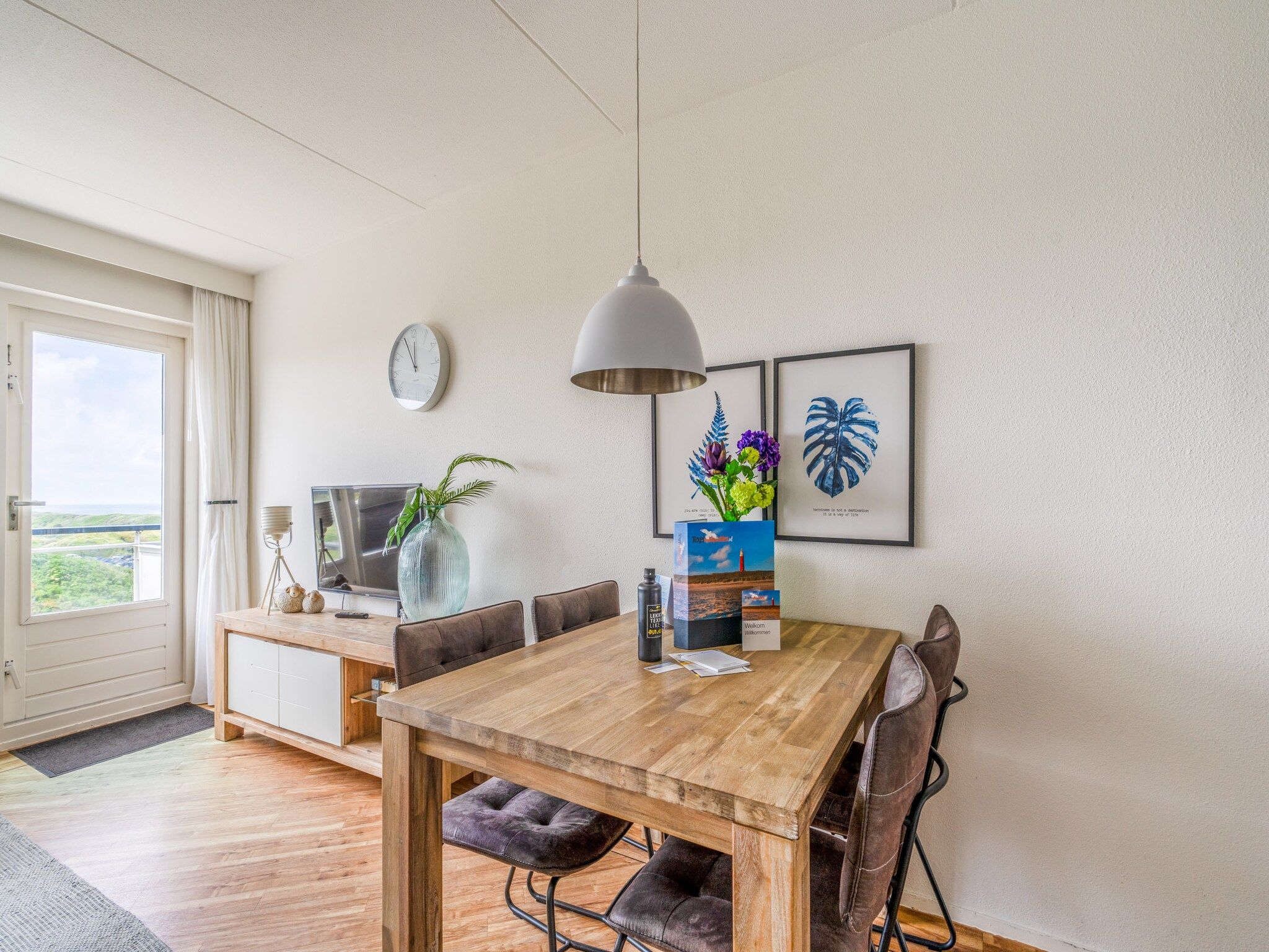 De eetkamer van Juliana 146 in De Koog