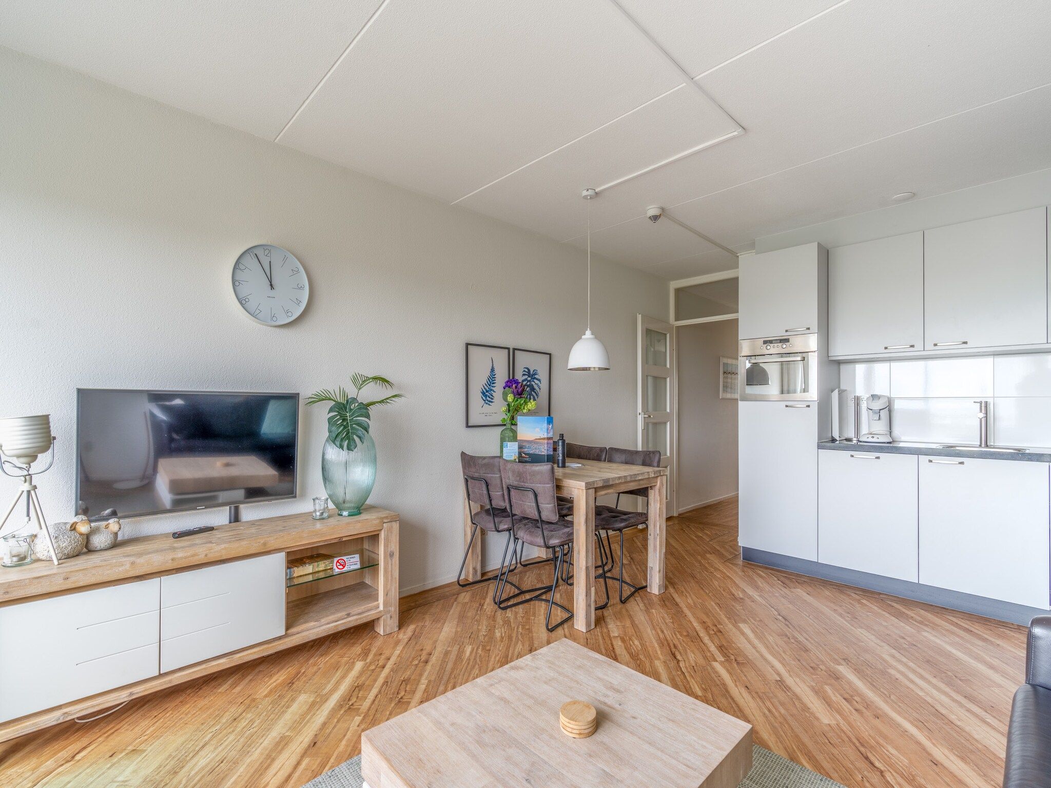 De woonkamer van Juliana 146 in De Koog