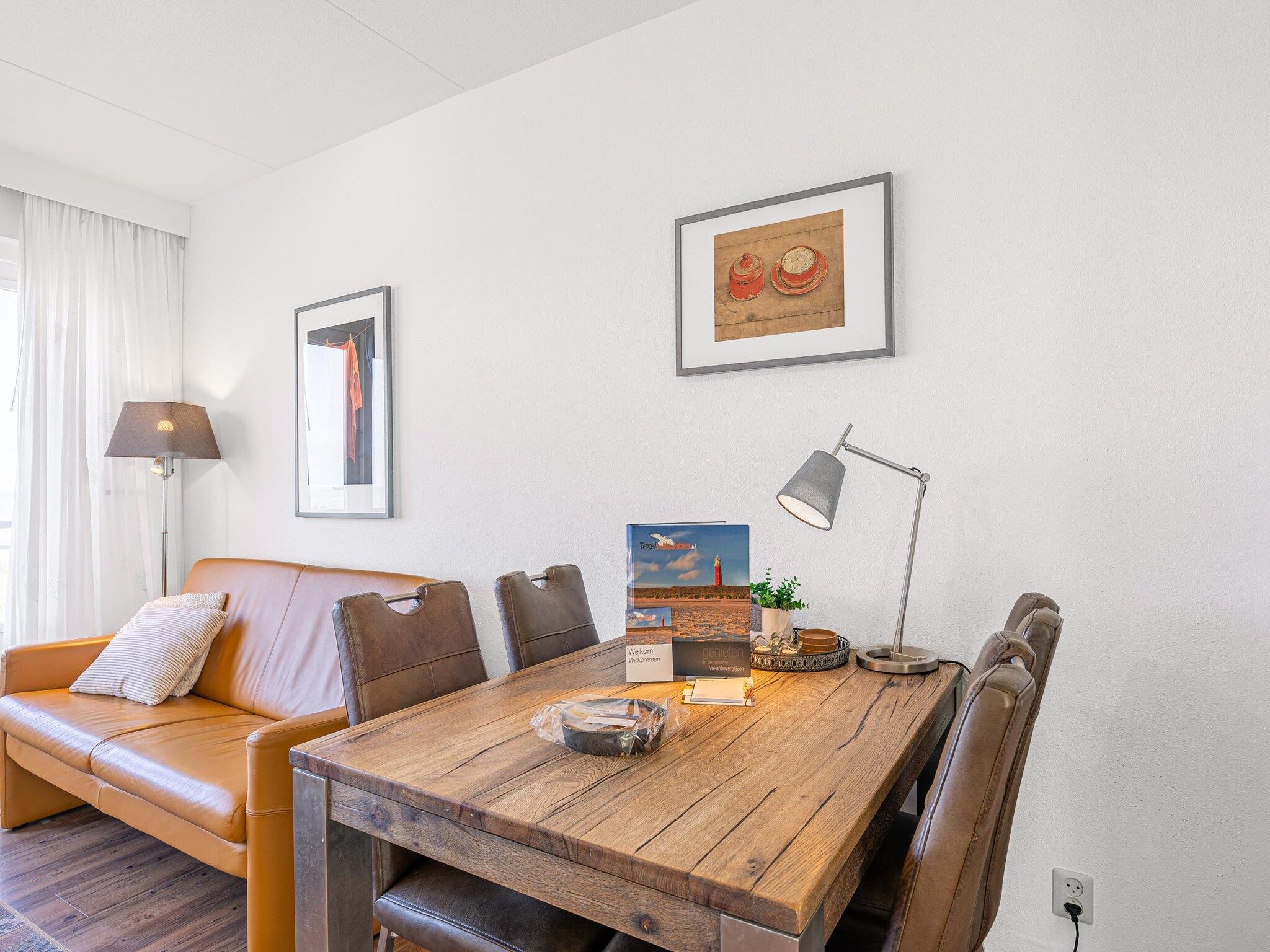 De eetkamer van Juliana 154 in De Koog