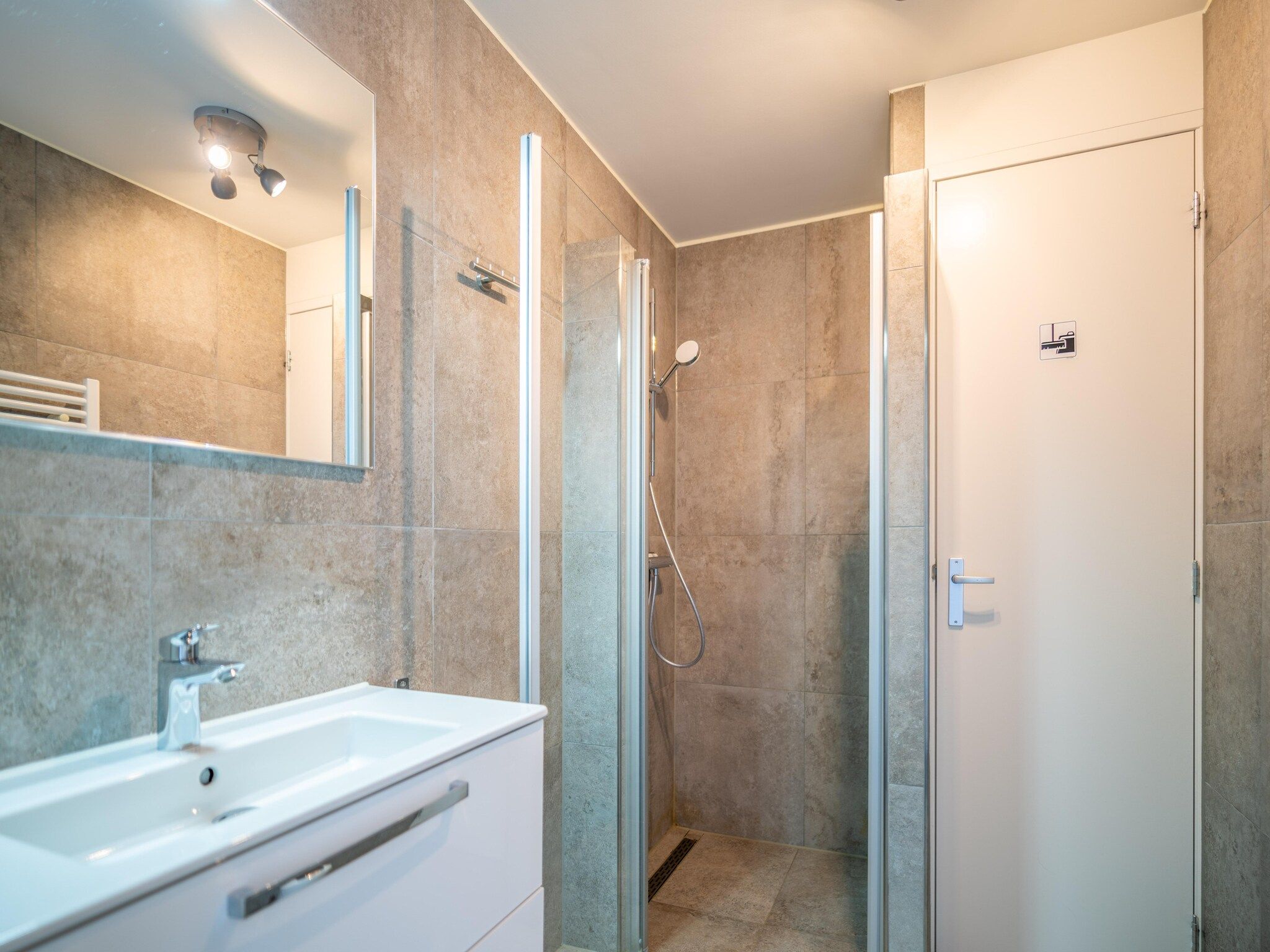 De badkamer van Juliana 156 in De Koog