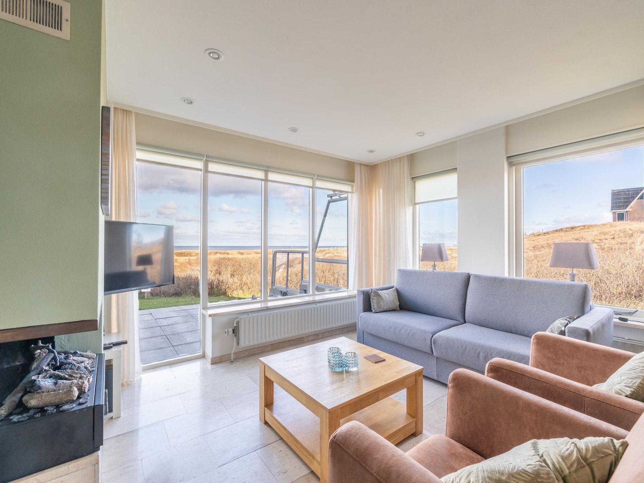 De woonkamer van Juliana 066 in De Koog