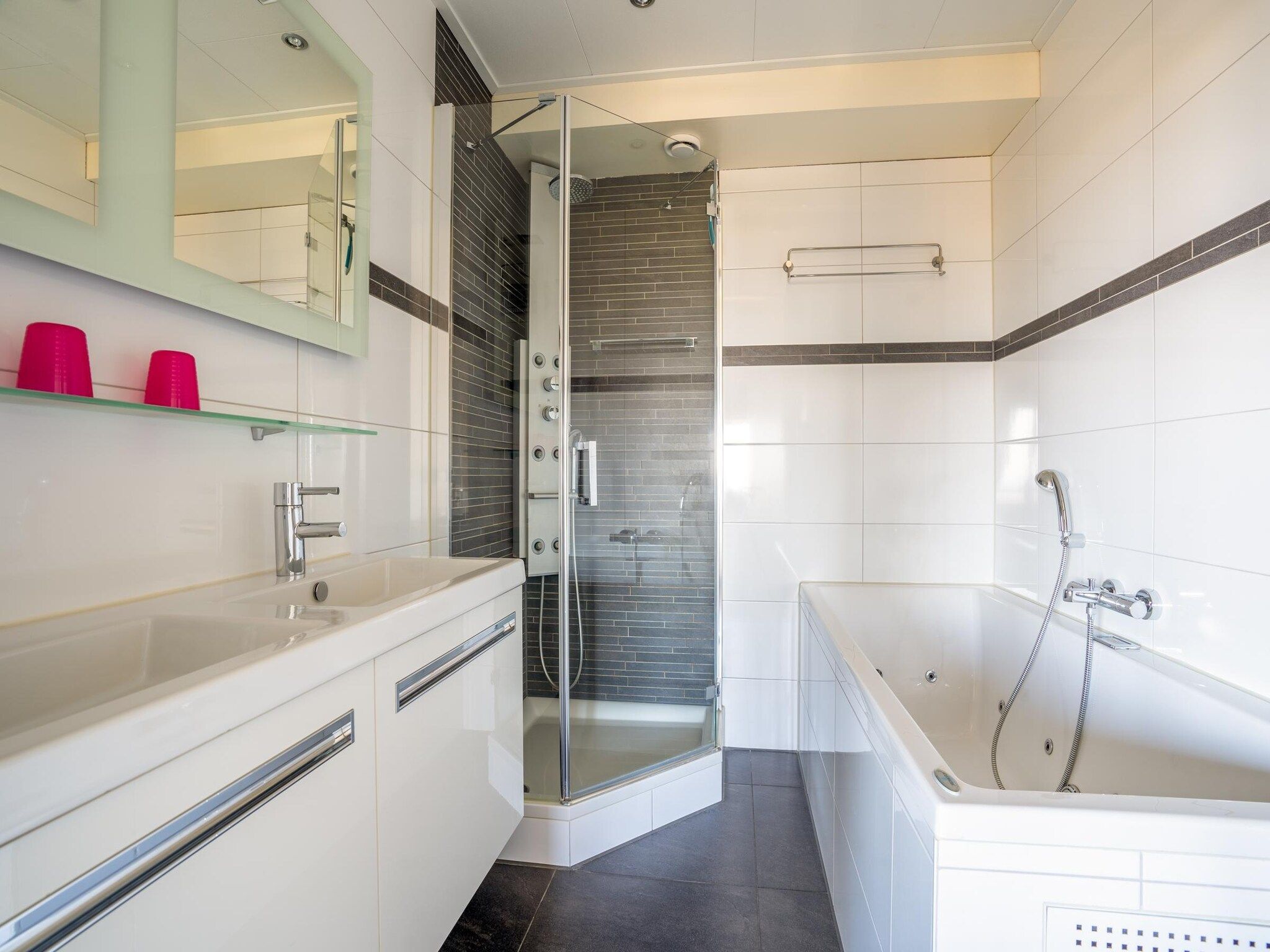 De badkamer van Juliana 158 in De Koog