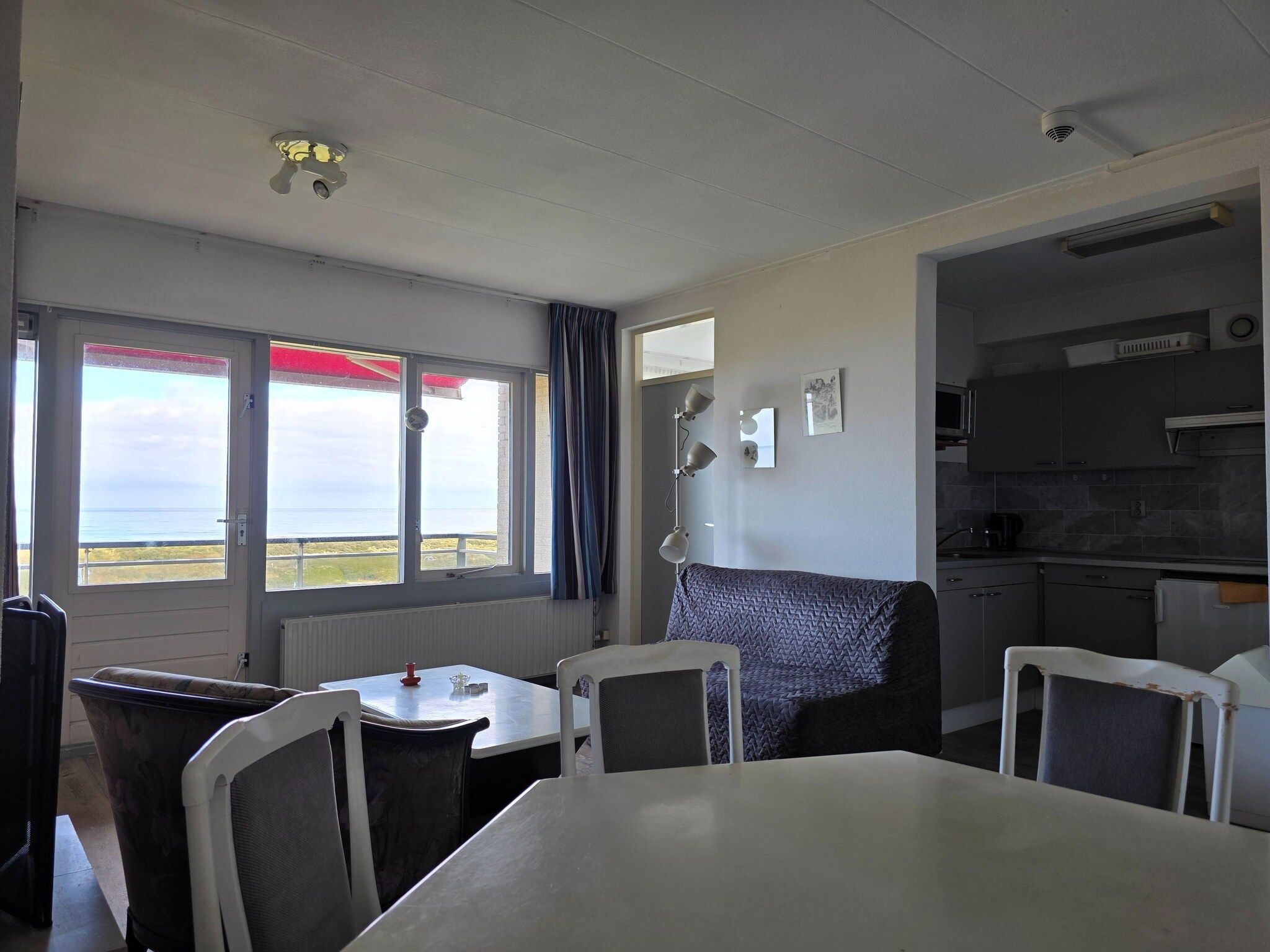 De woonkamer van Juliana 162 in De Koog