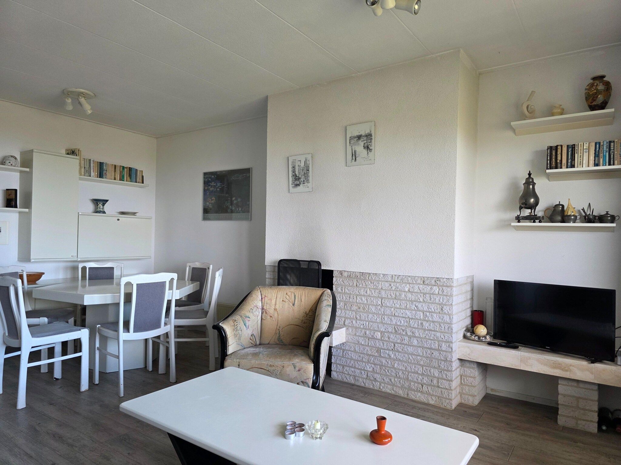 De woonkamer van Juliana 162 in De Koog