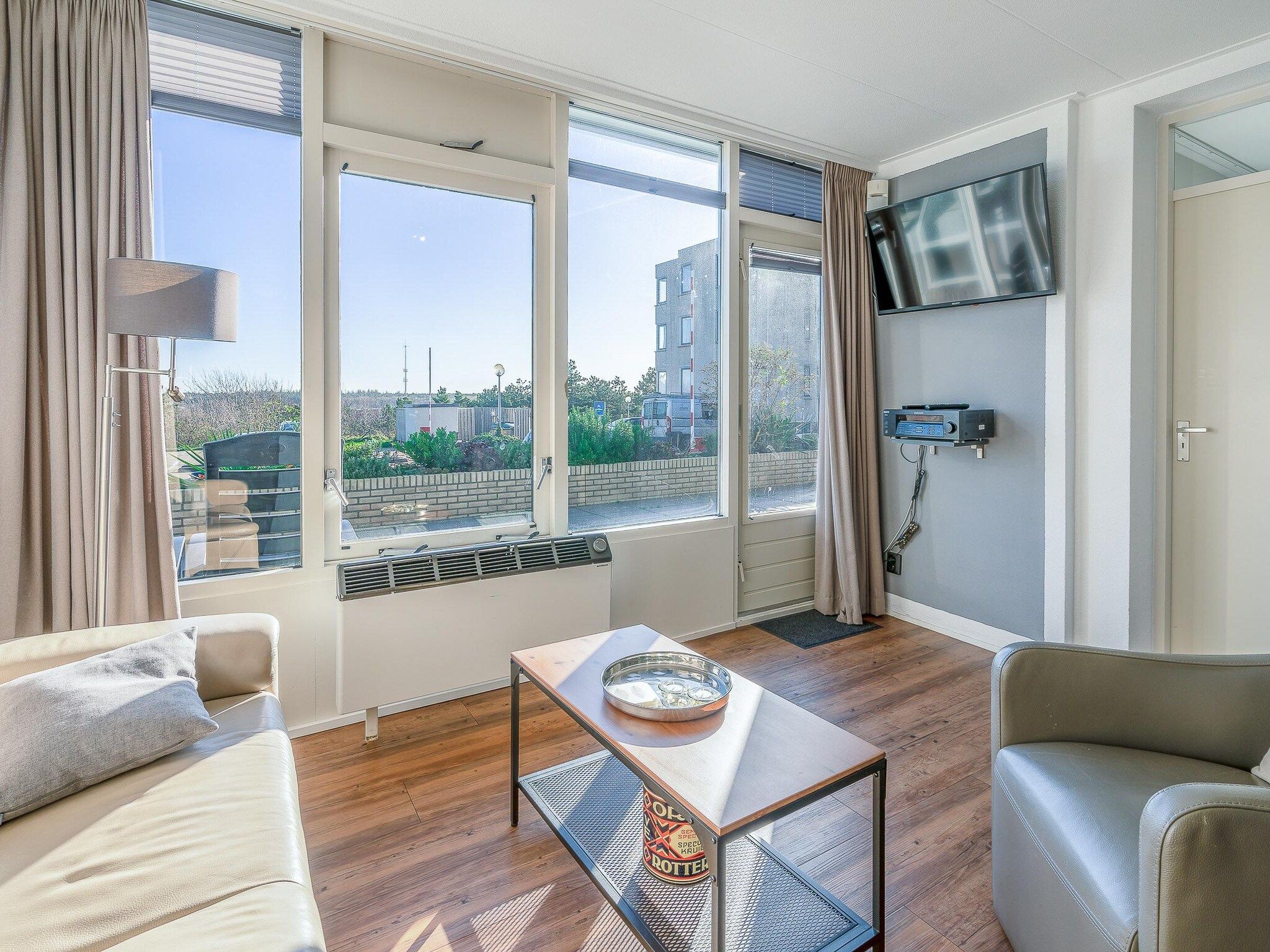 De woonkamer van Juliana 078 in De Koog