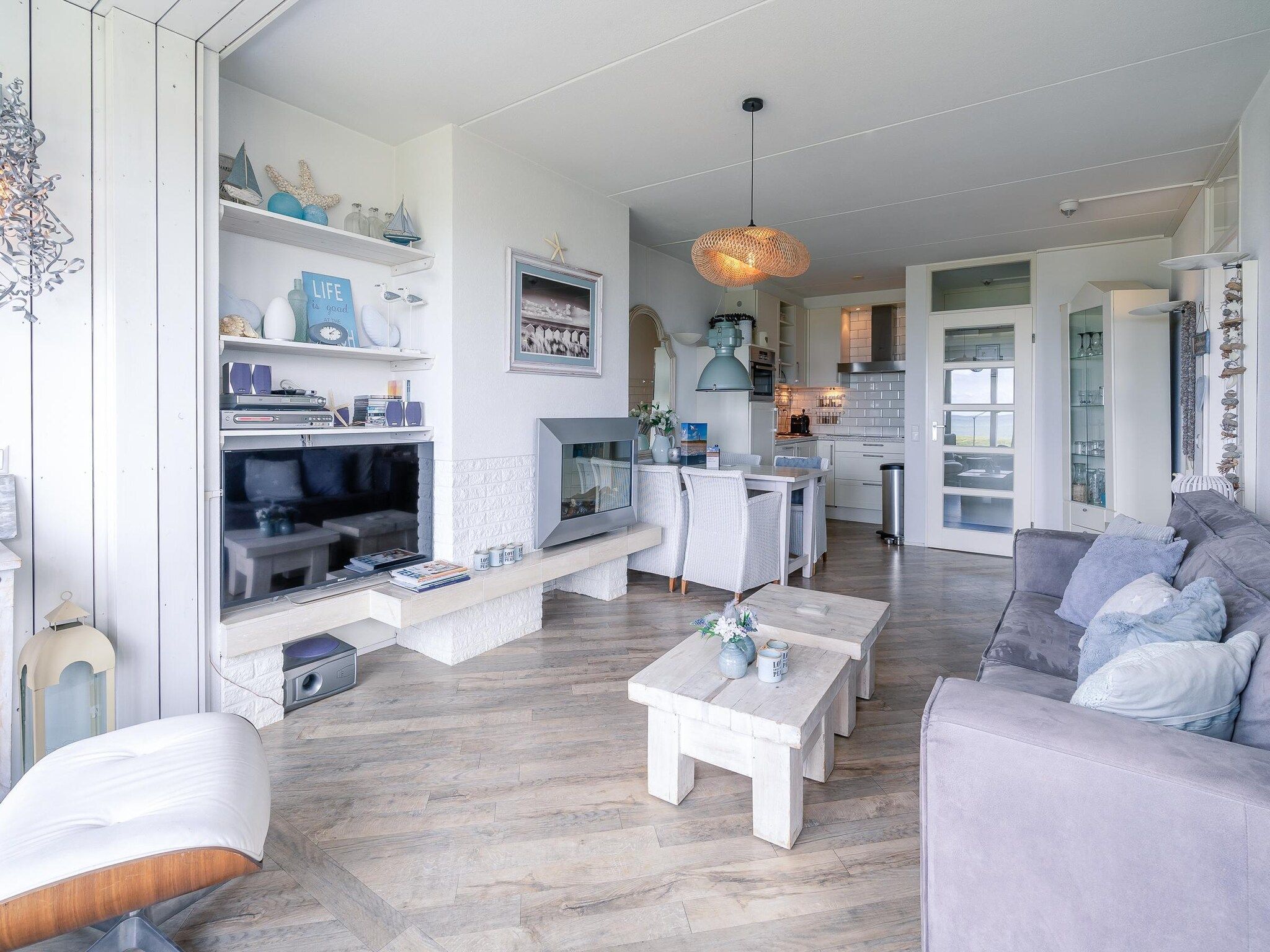 De woonkamer van Juliana 106 in De Koog