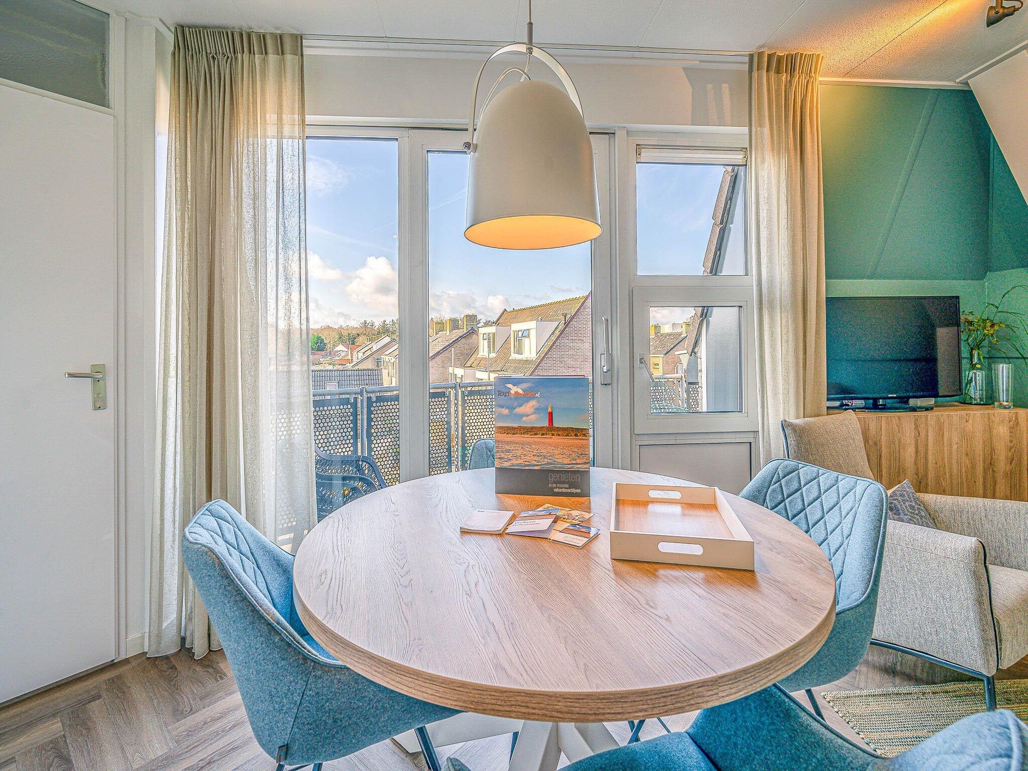 De eetkamer van Zeedistel 22 in De Koog