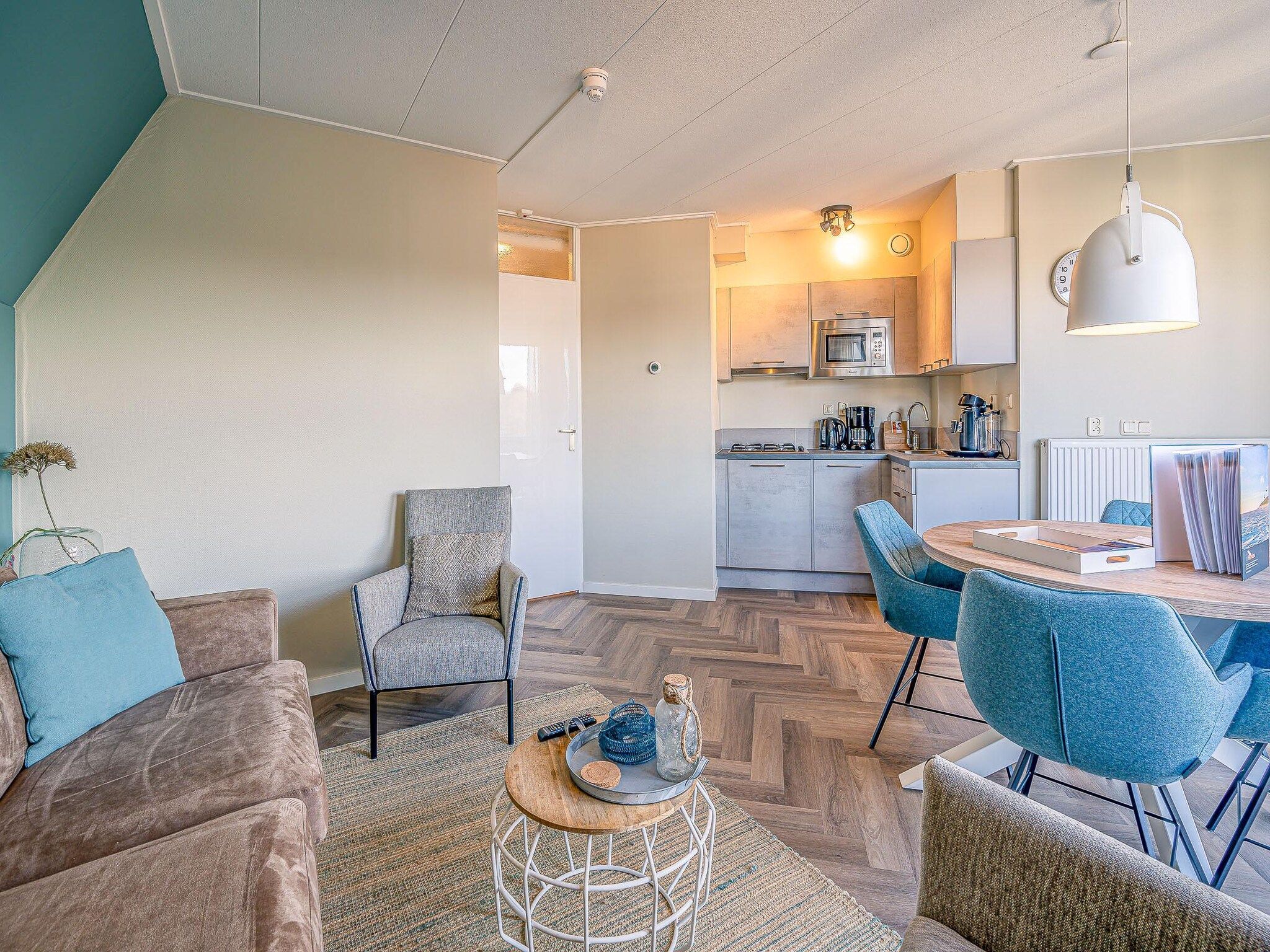 De woonkamer van Zeedistel 22 in De Koog