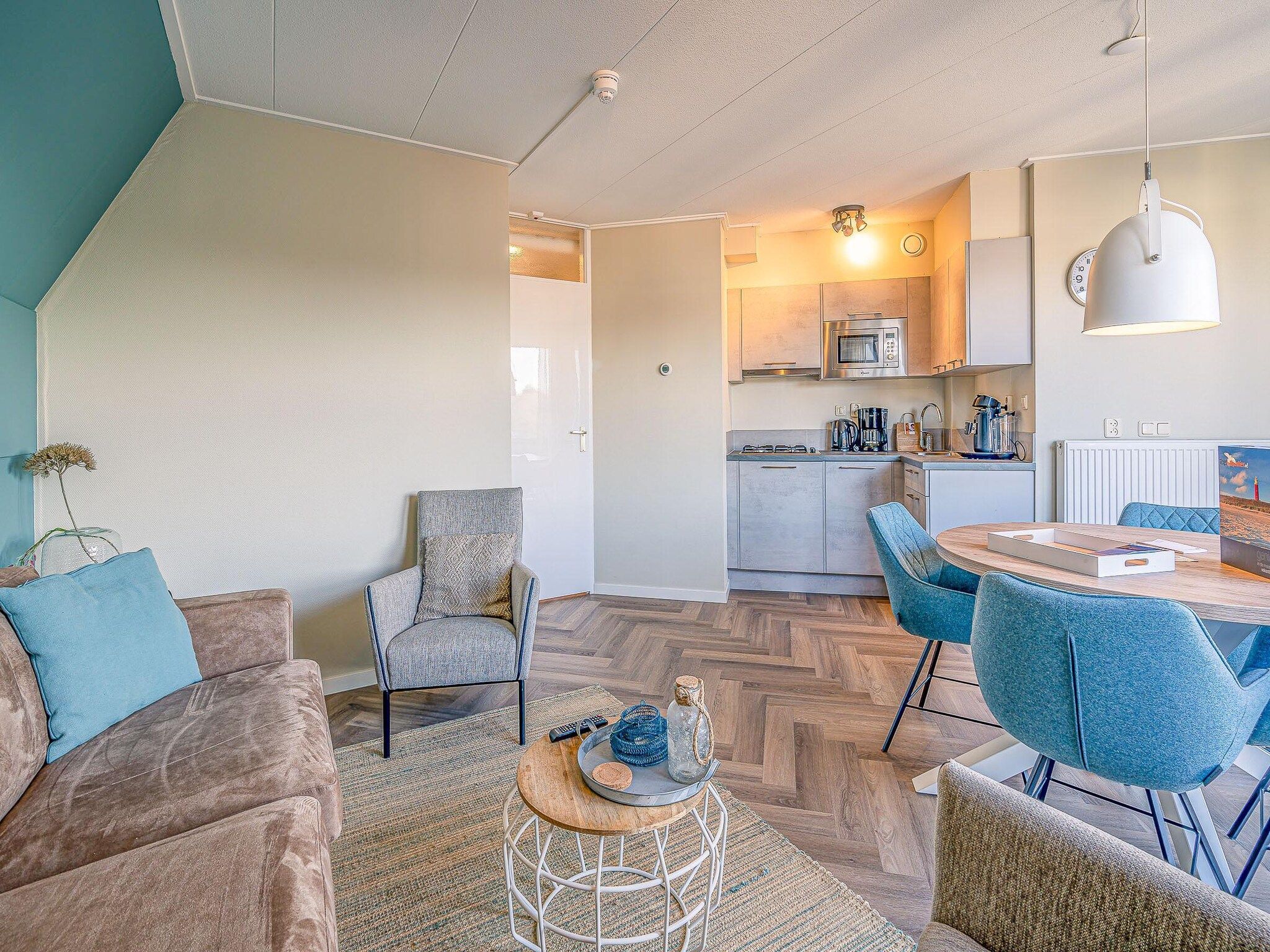 De woonkamer van Zeedistel 22 in De Koog