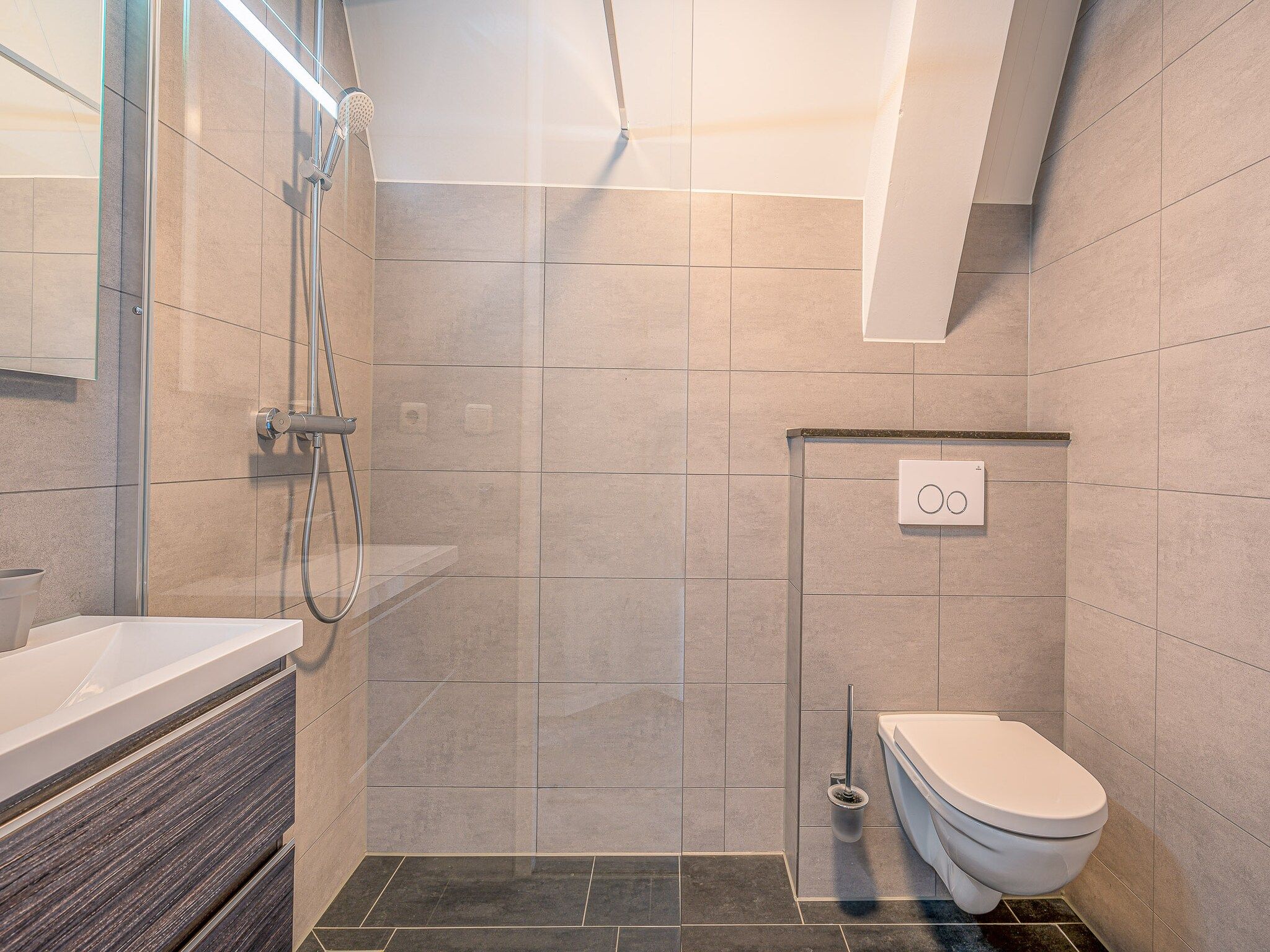 De badkamer van Zeedistel 28 in De Koog