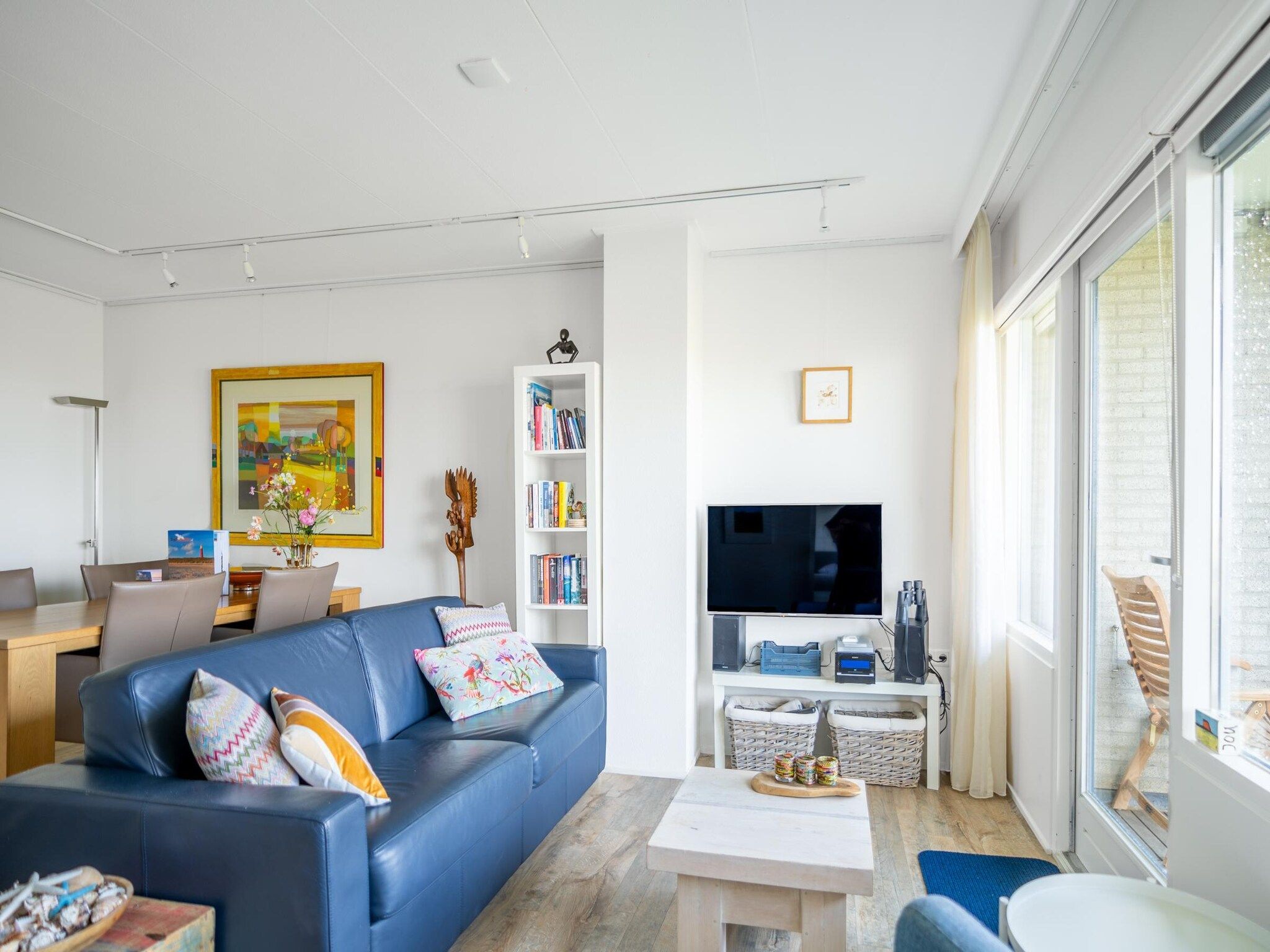 De woonkamer van Juliana 112 in De Koog